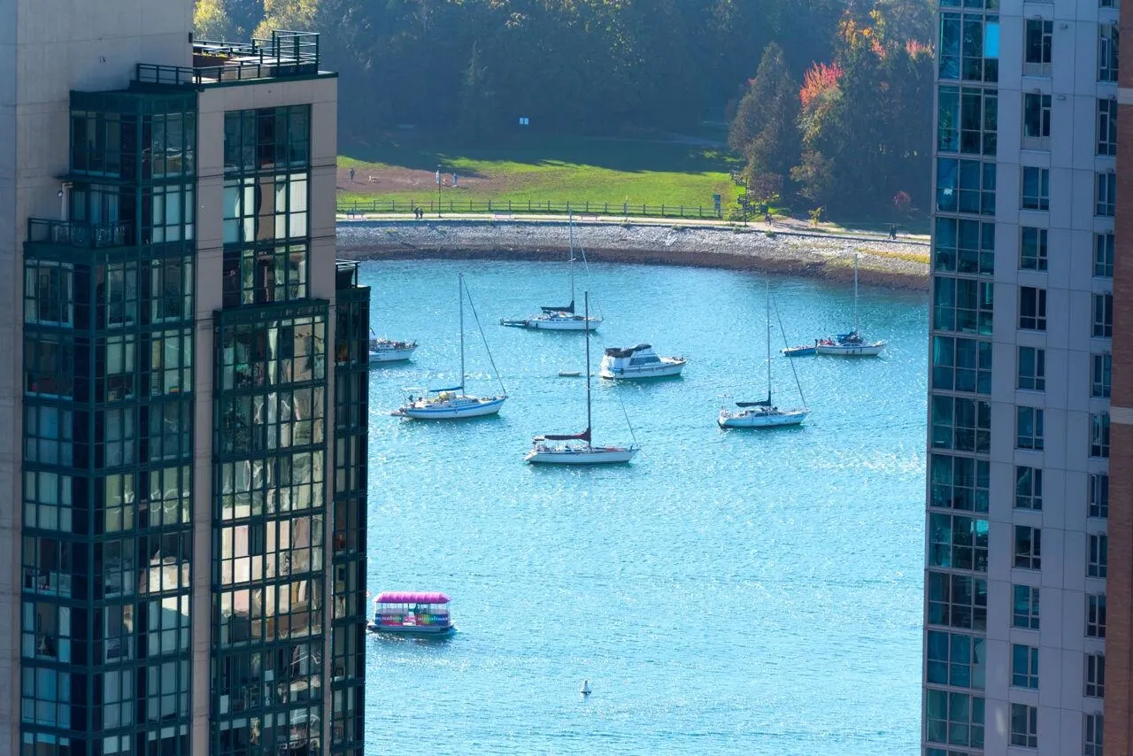 3206 1111 Richards Street