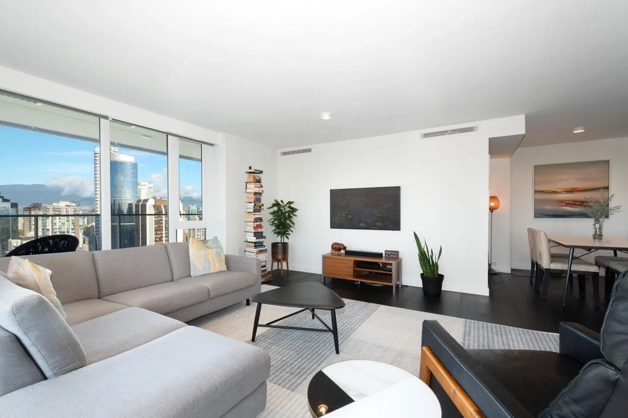 3206 1111 Richards Street