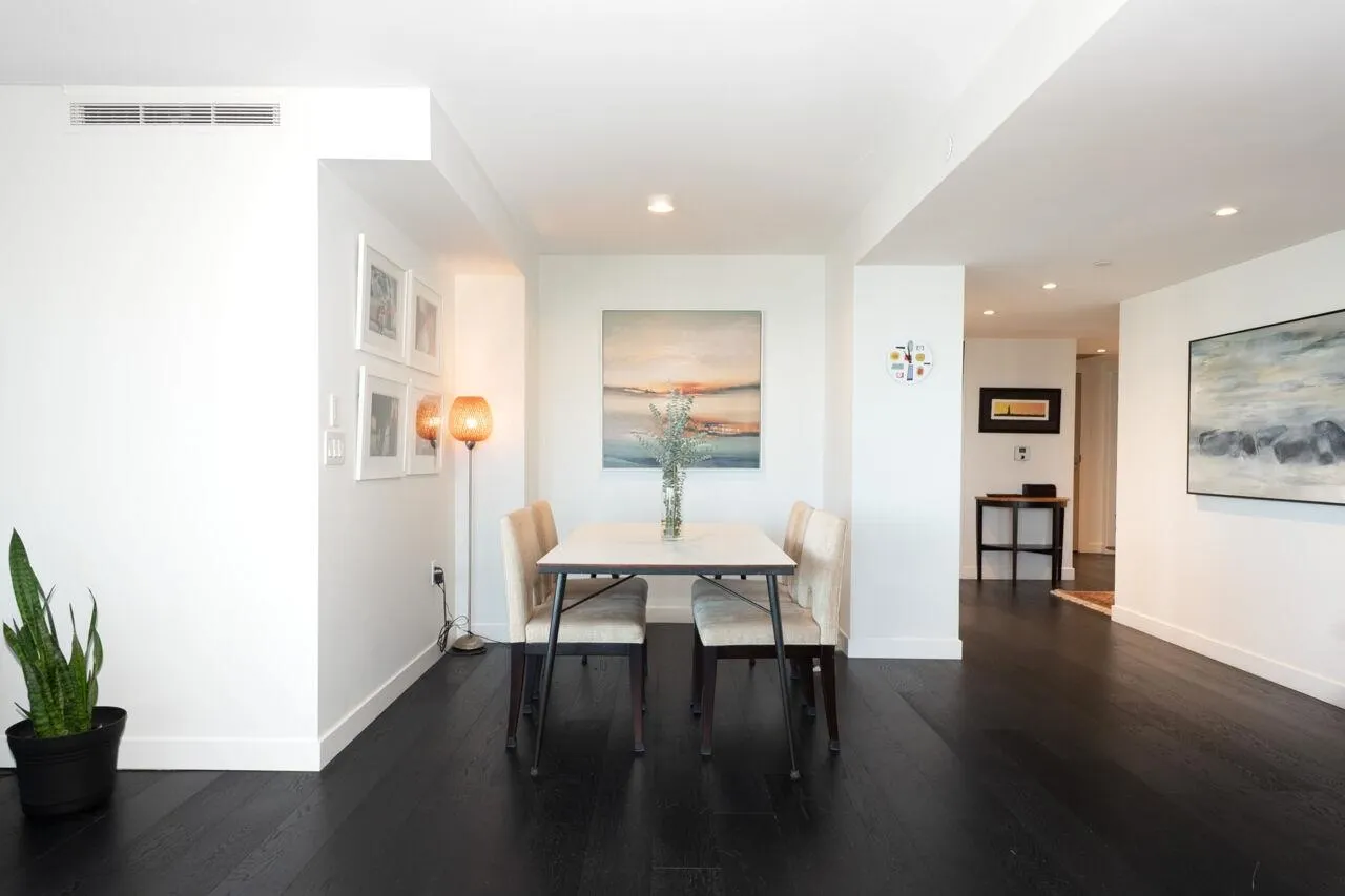 3206 1111 Richards Street