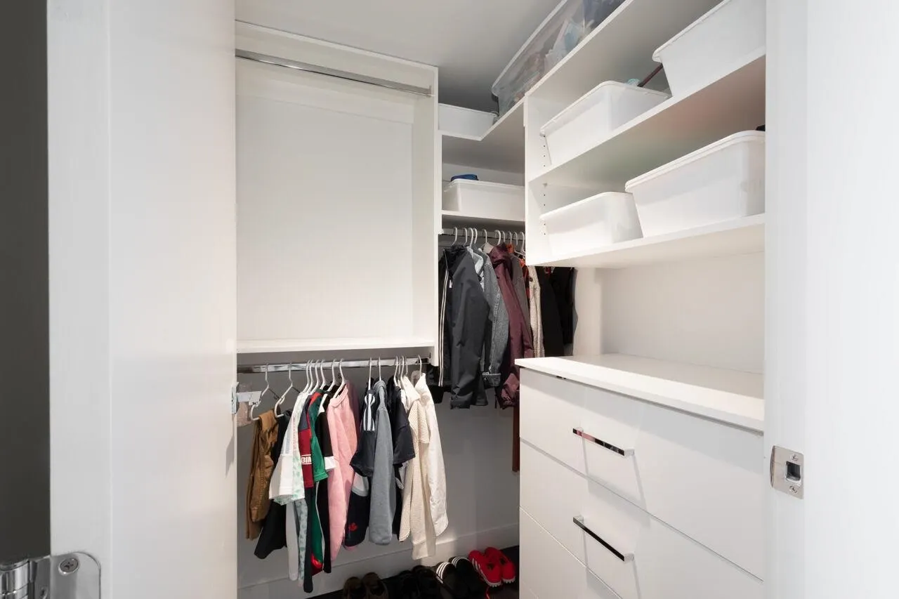 3206 1111 Richards Street