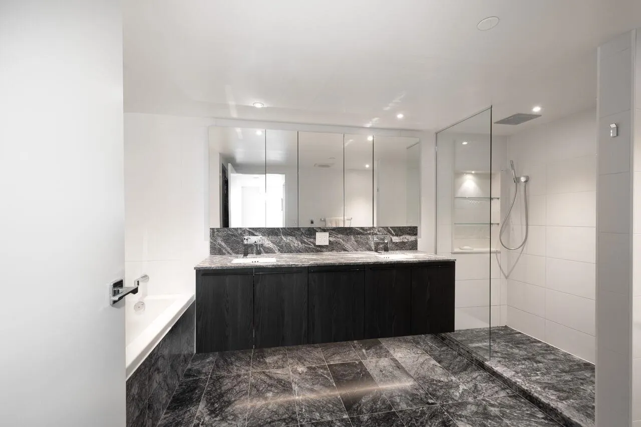 3206 1111 Richards Street