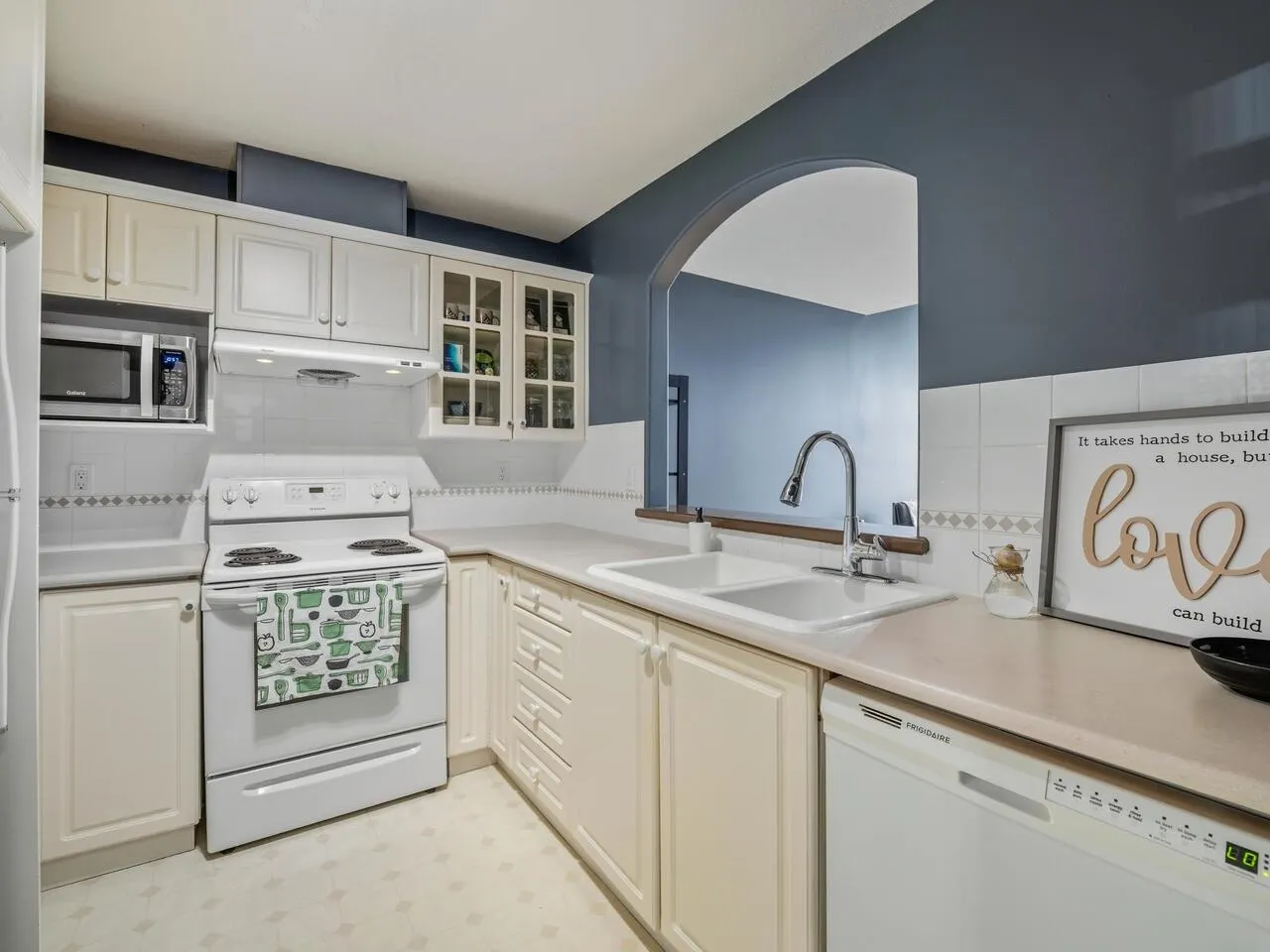 416 5900 Dover Crescent