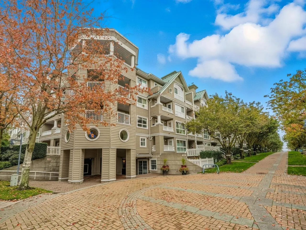 416 5900 Dover Crescent