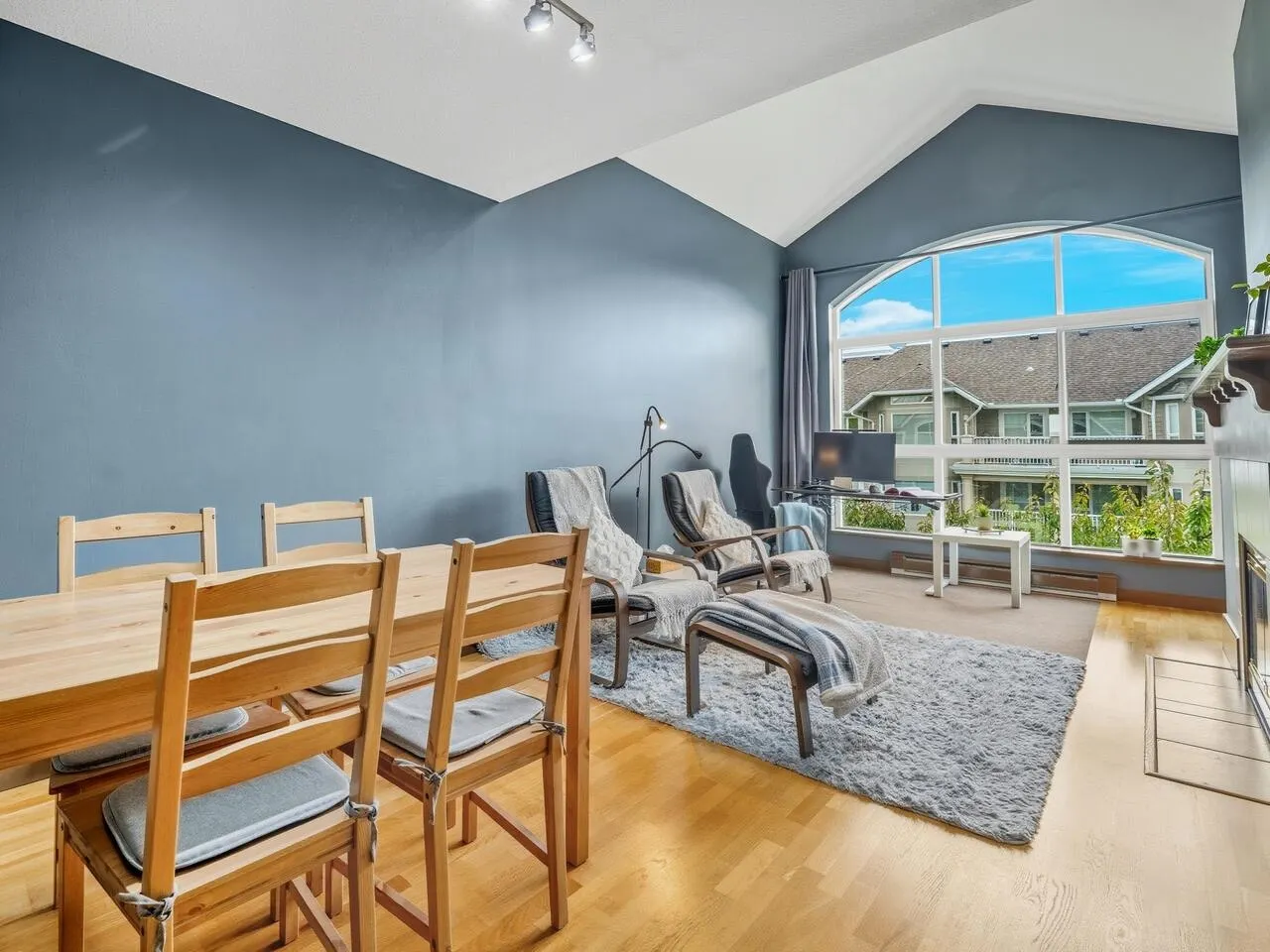 416 5900 Dover Crescent