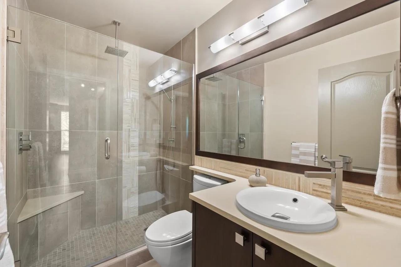 203 1928 Nelson Street