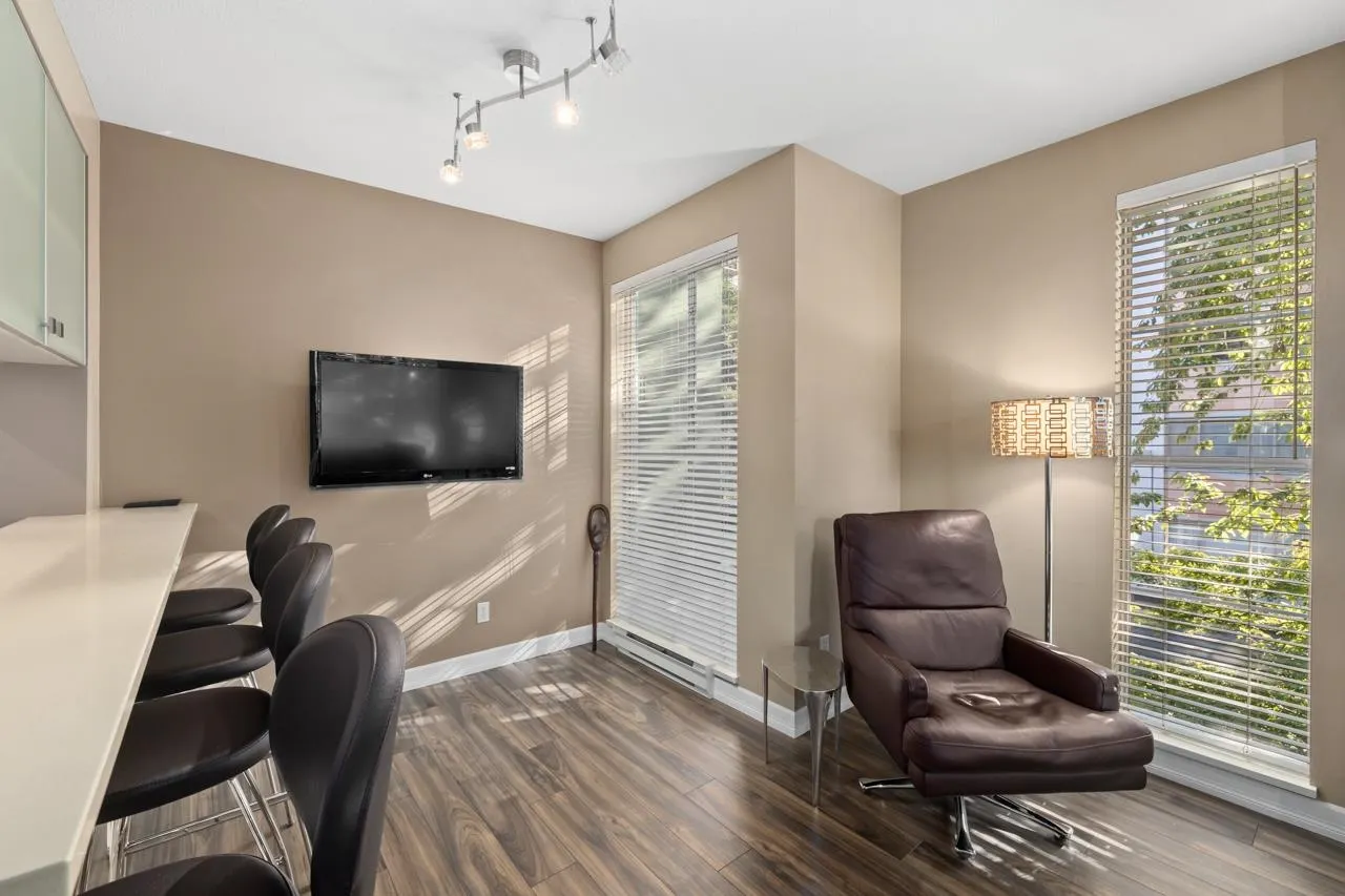 203 1928 Nelson Street