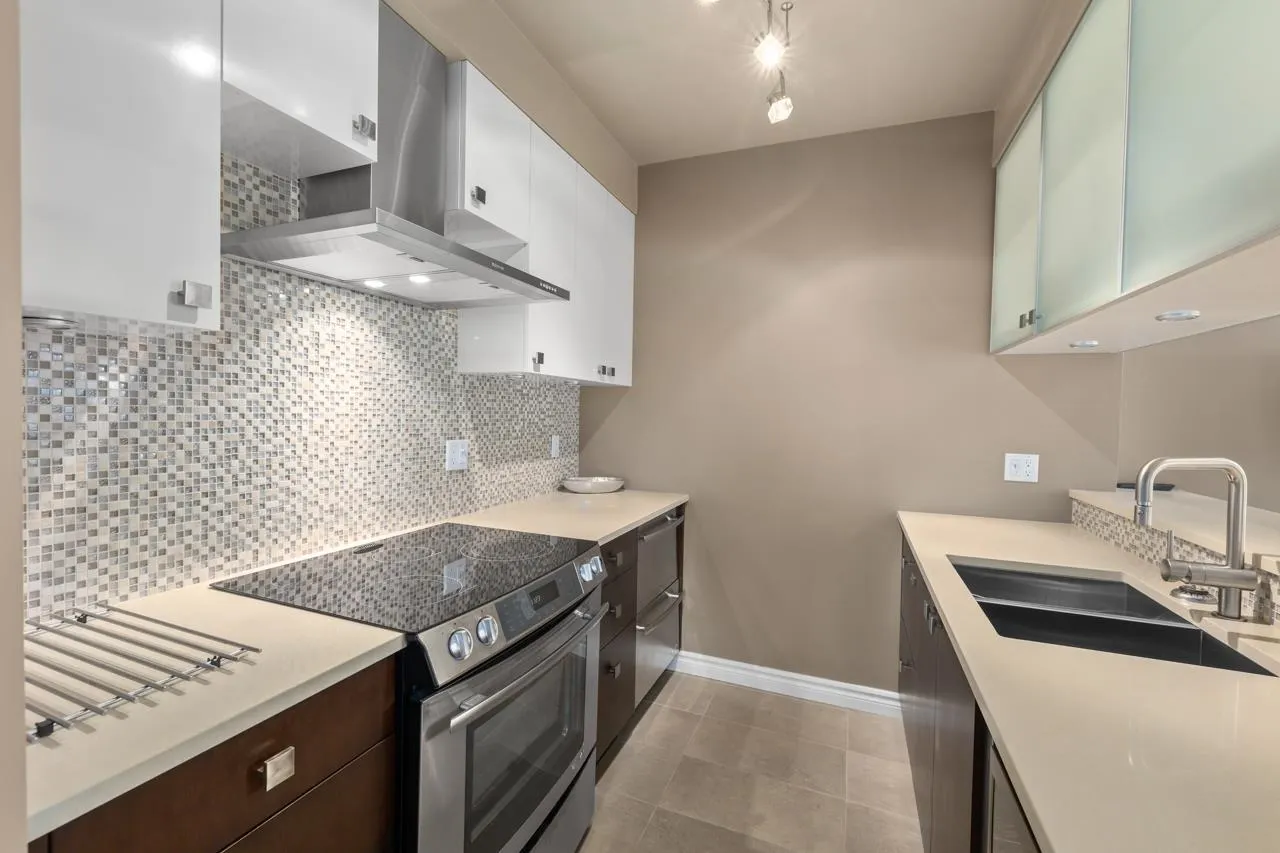 203 1928 Nelson Street