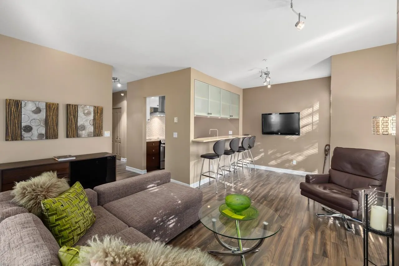 203 1928 Nelson Street