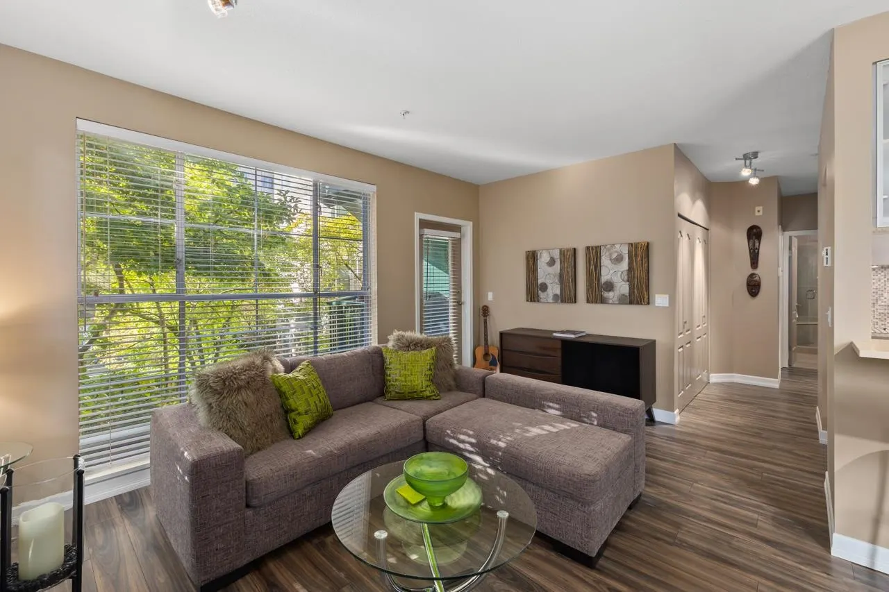 203 1928 Nelson Street