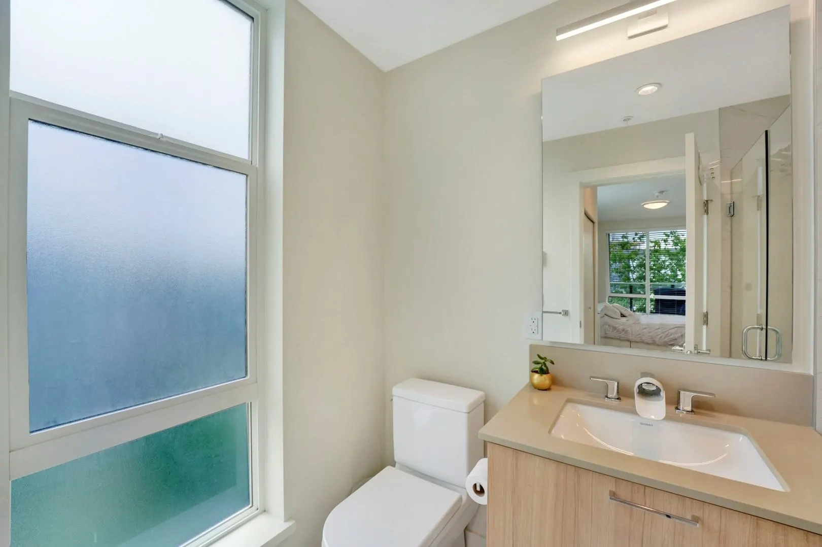 311 707 Como Lake Avenue