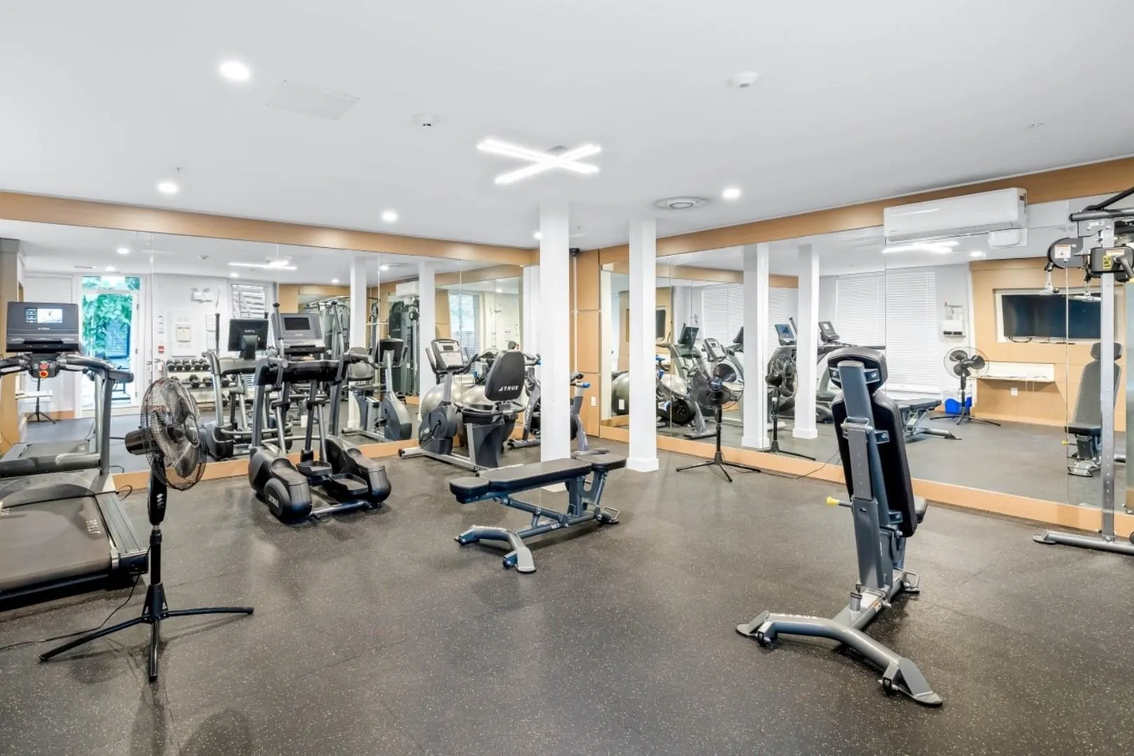 311 707 Como Lake Avenue