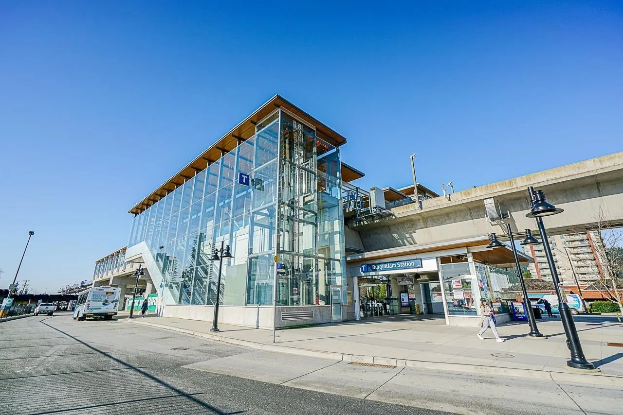 311 707 Como Lake Avenue