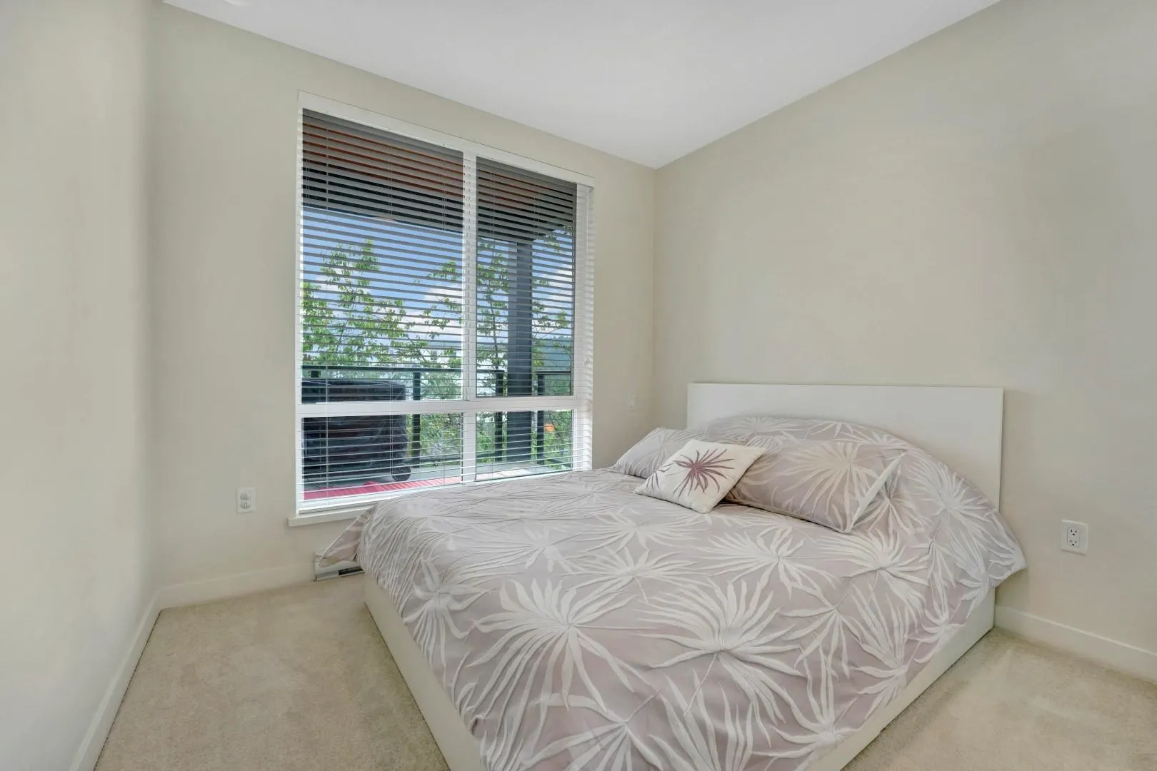 311 707 Como Lake Avenue