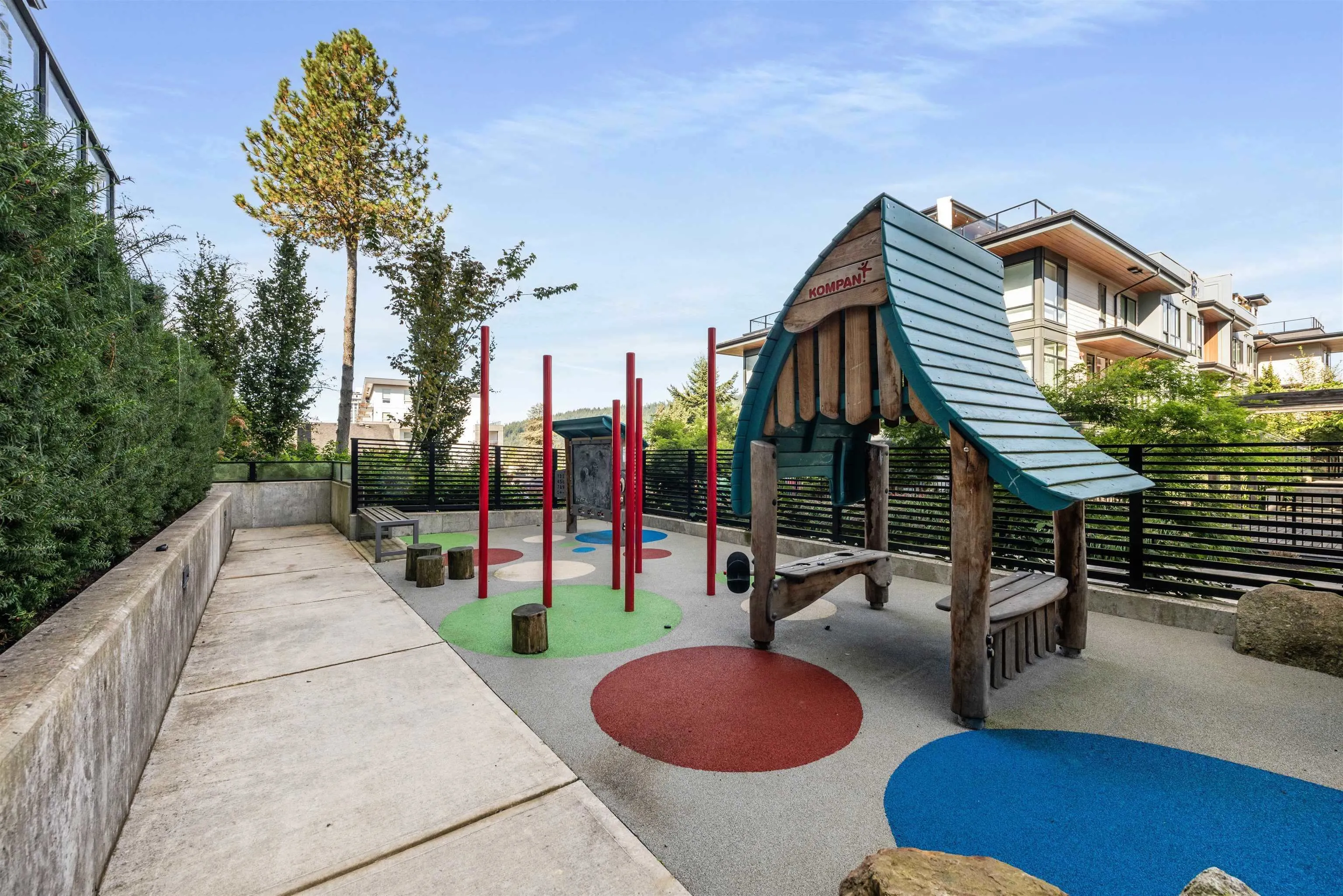 311 707 Como Lake Avenue