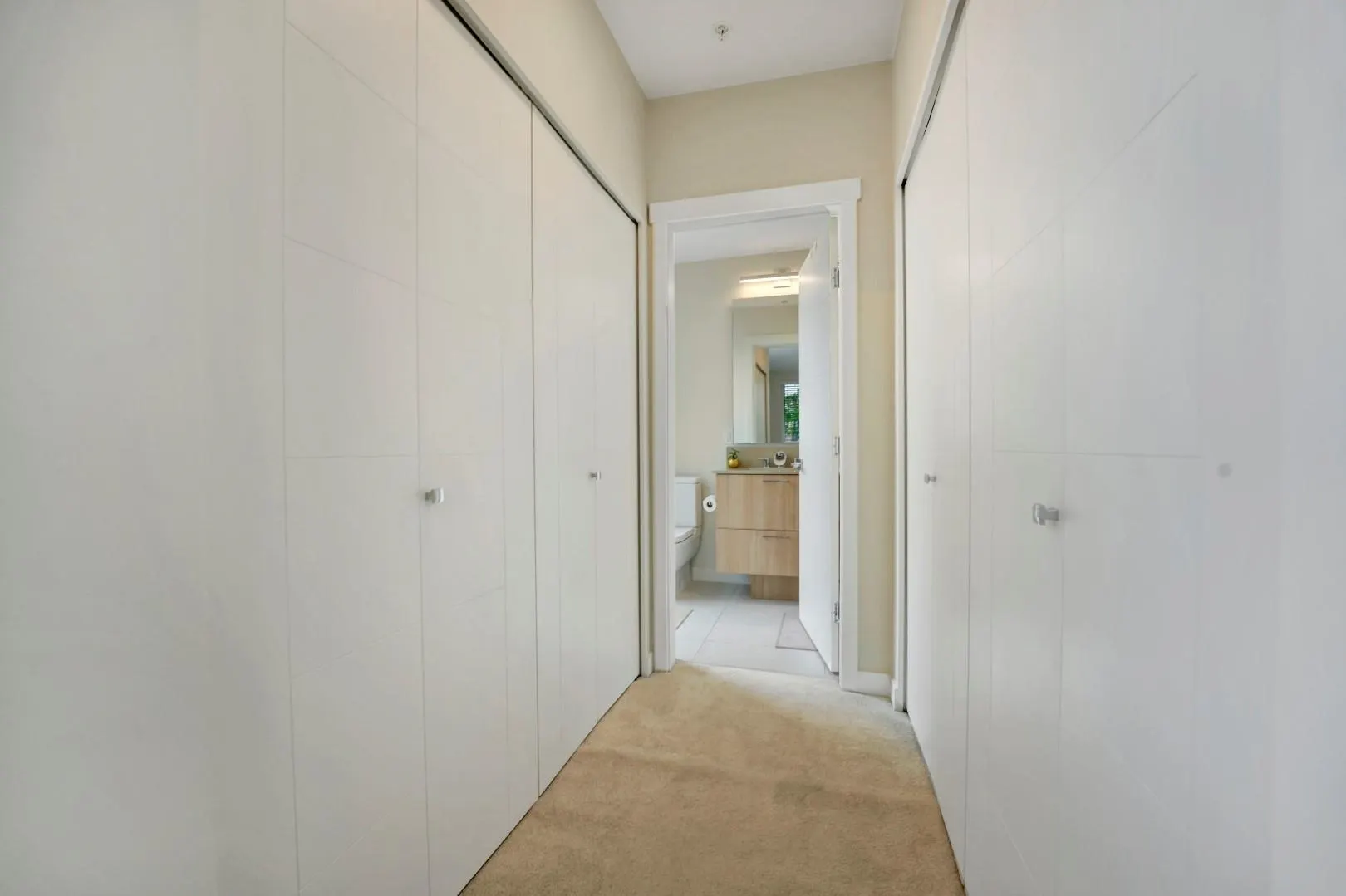 311 707 Como Lake Avenue