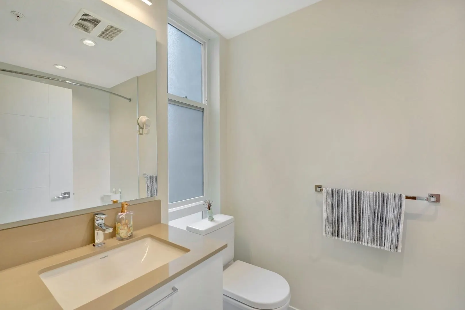 311 707 Como Lake Avenue