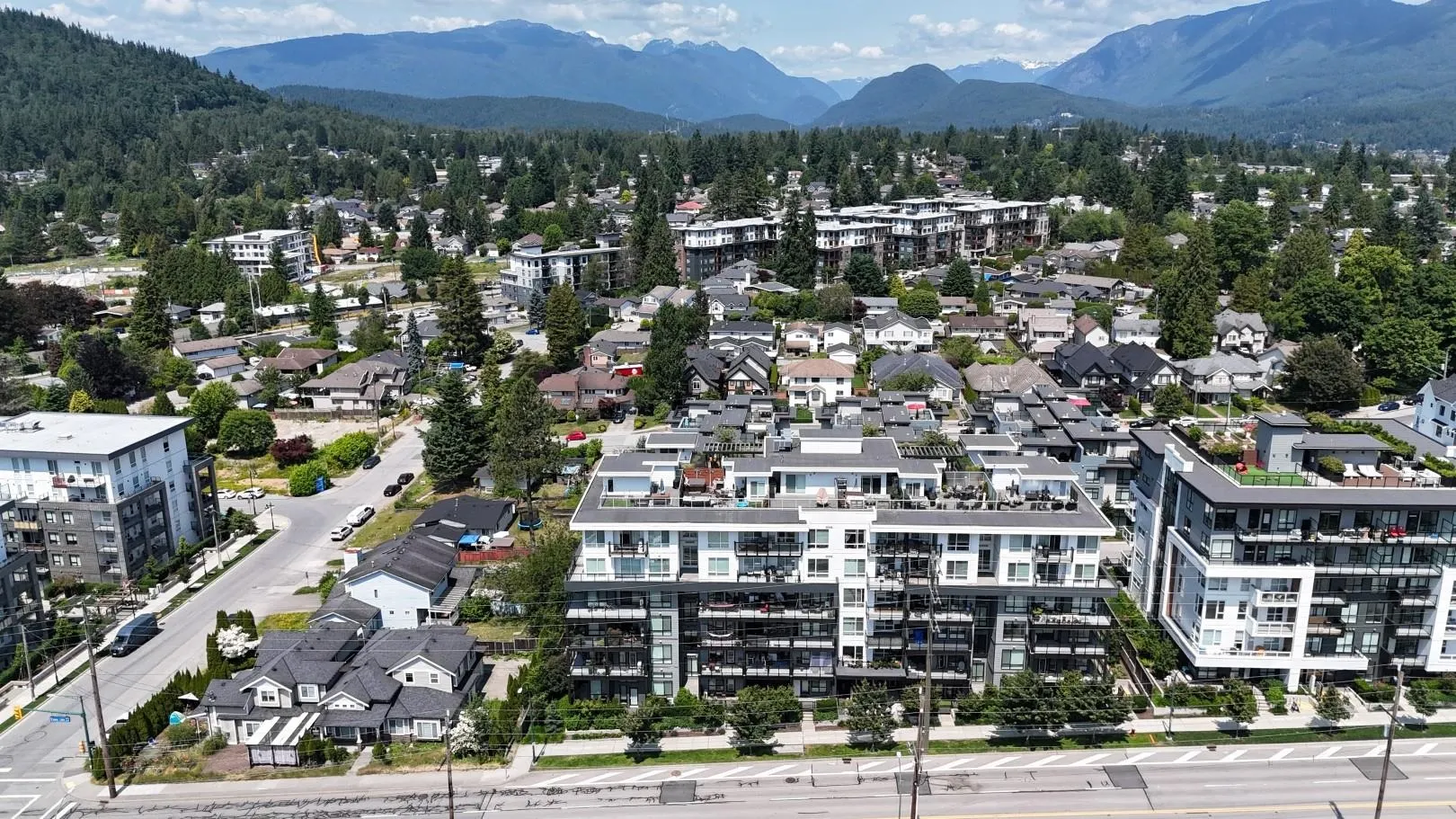 311 707 Como Lake Avenue