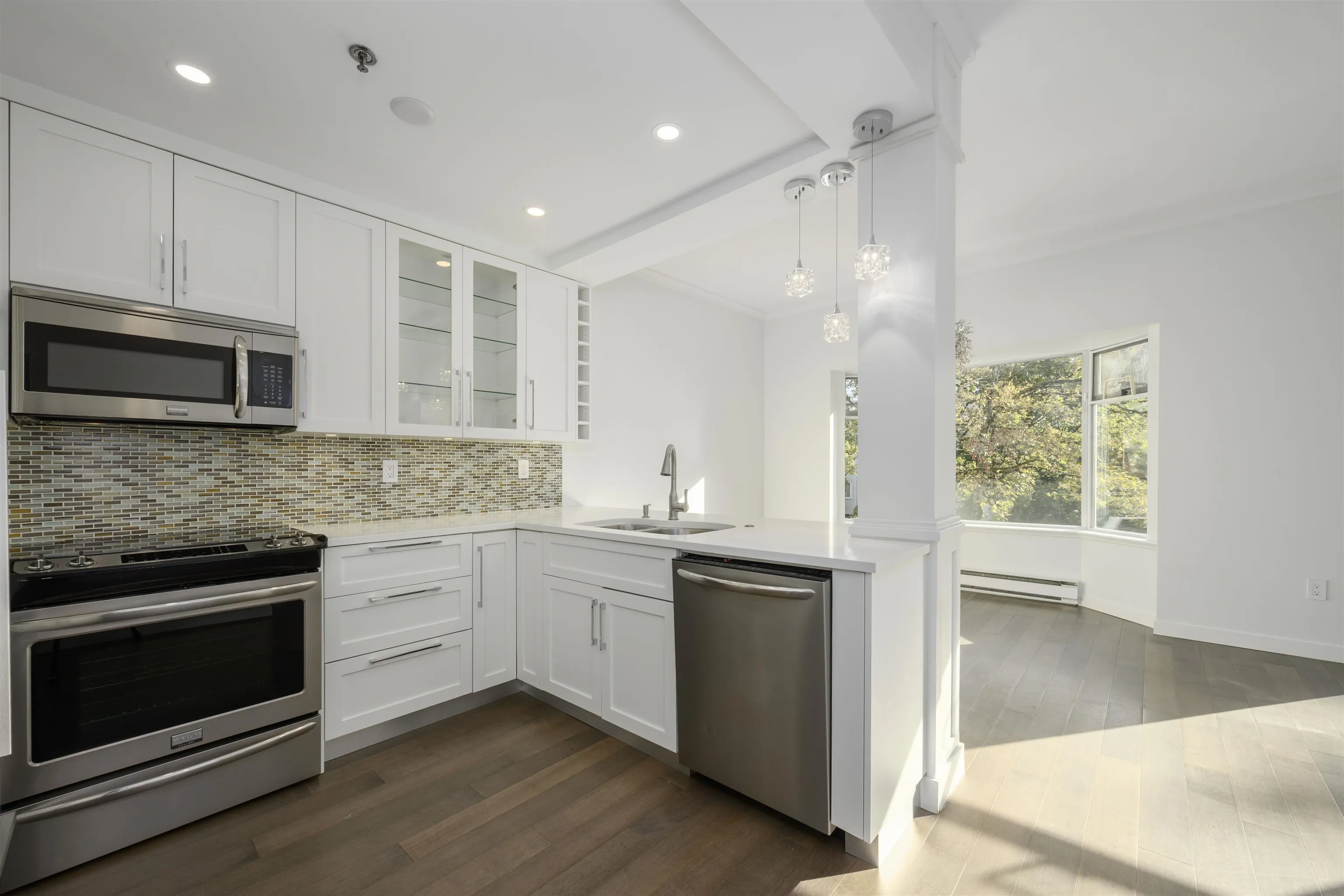 307 1963 W 3rd Avenue