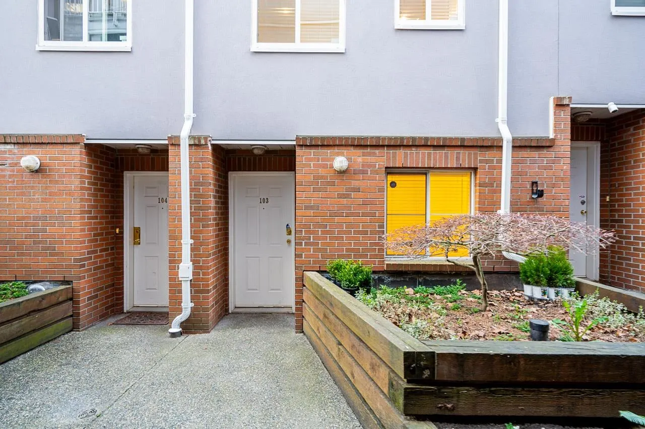 103 624 Agnes Street