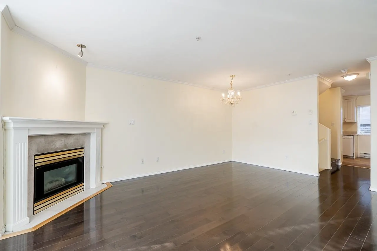 103 624 Agnes Street