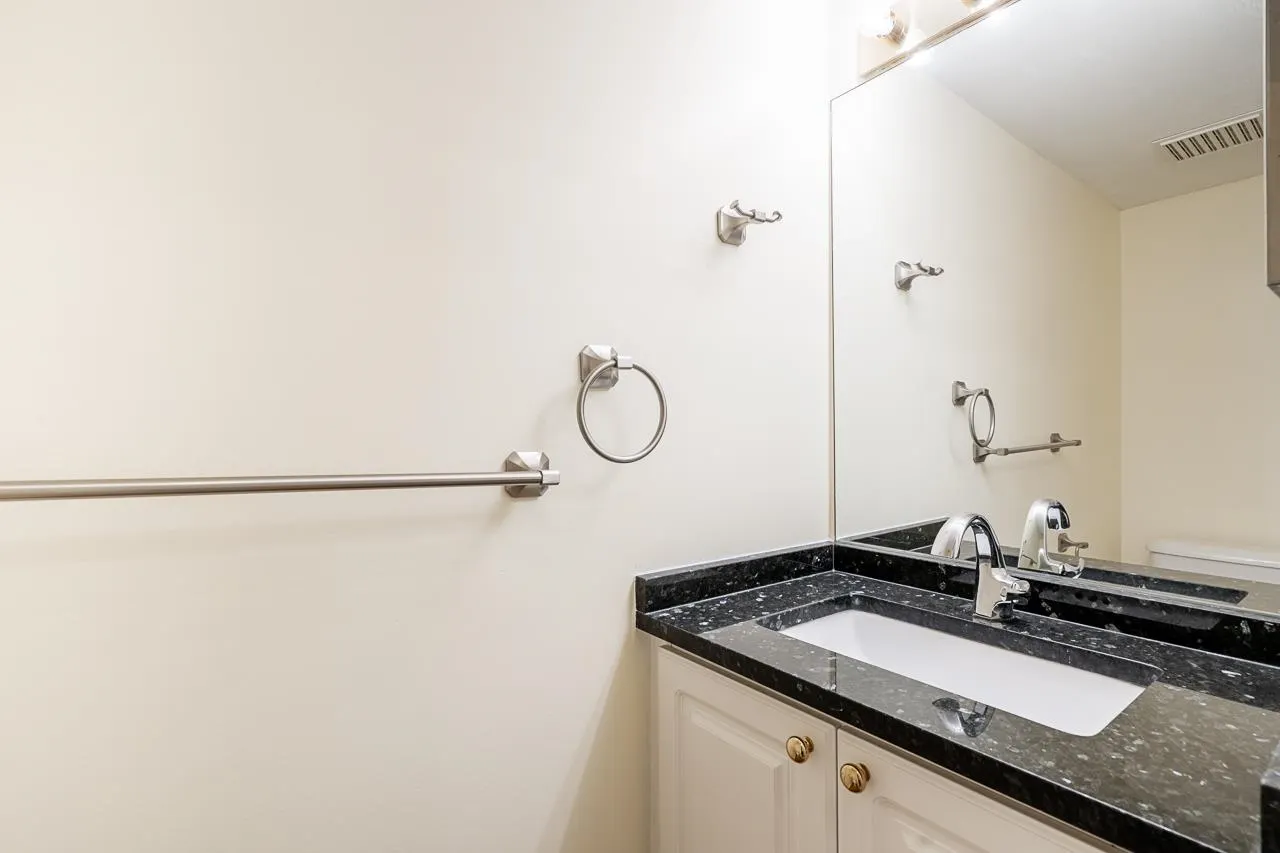 103 624 Agnes Street