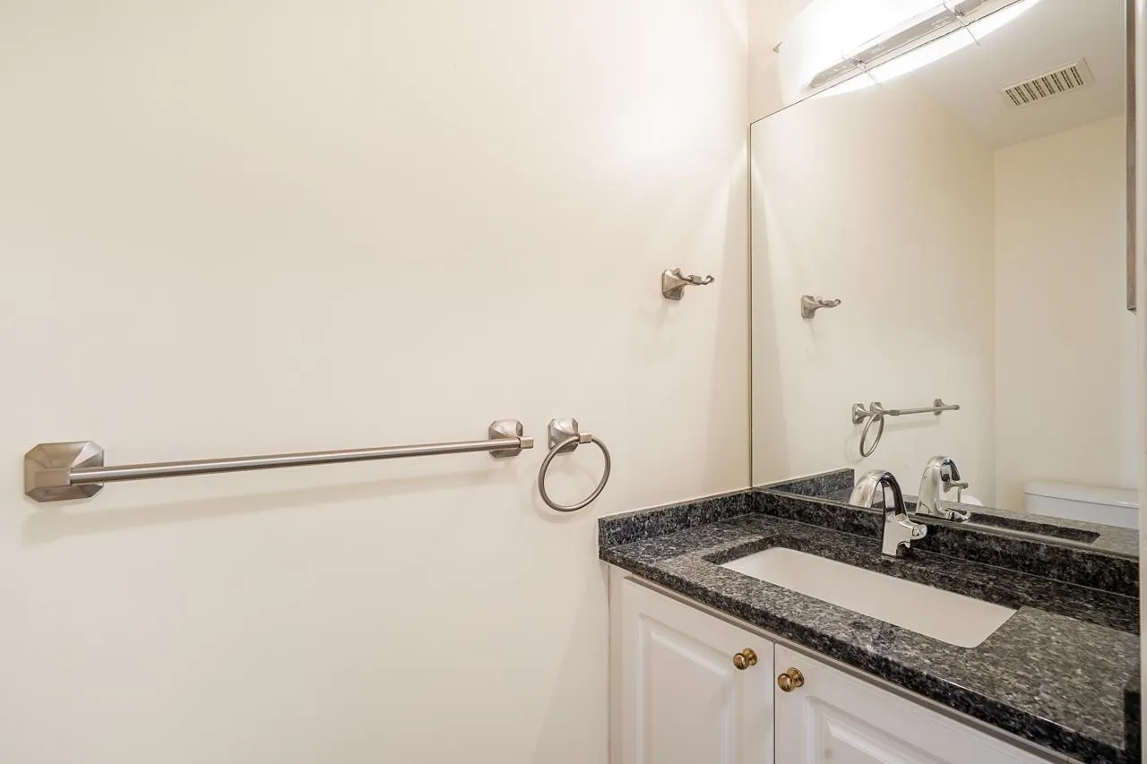 103 624 Agnes Street