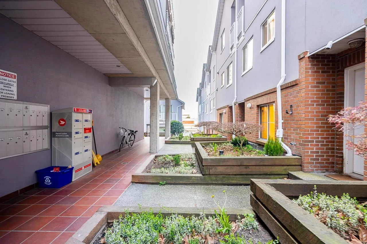 103 624 Agnes Street