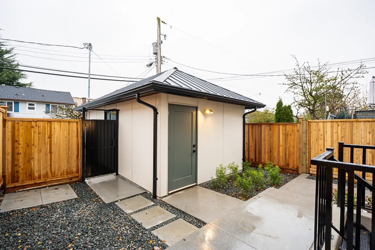 2331 E 49th Avenue