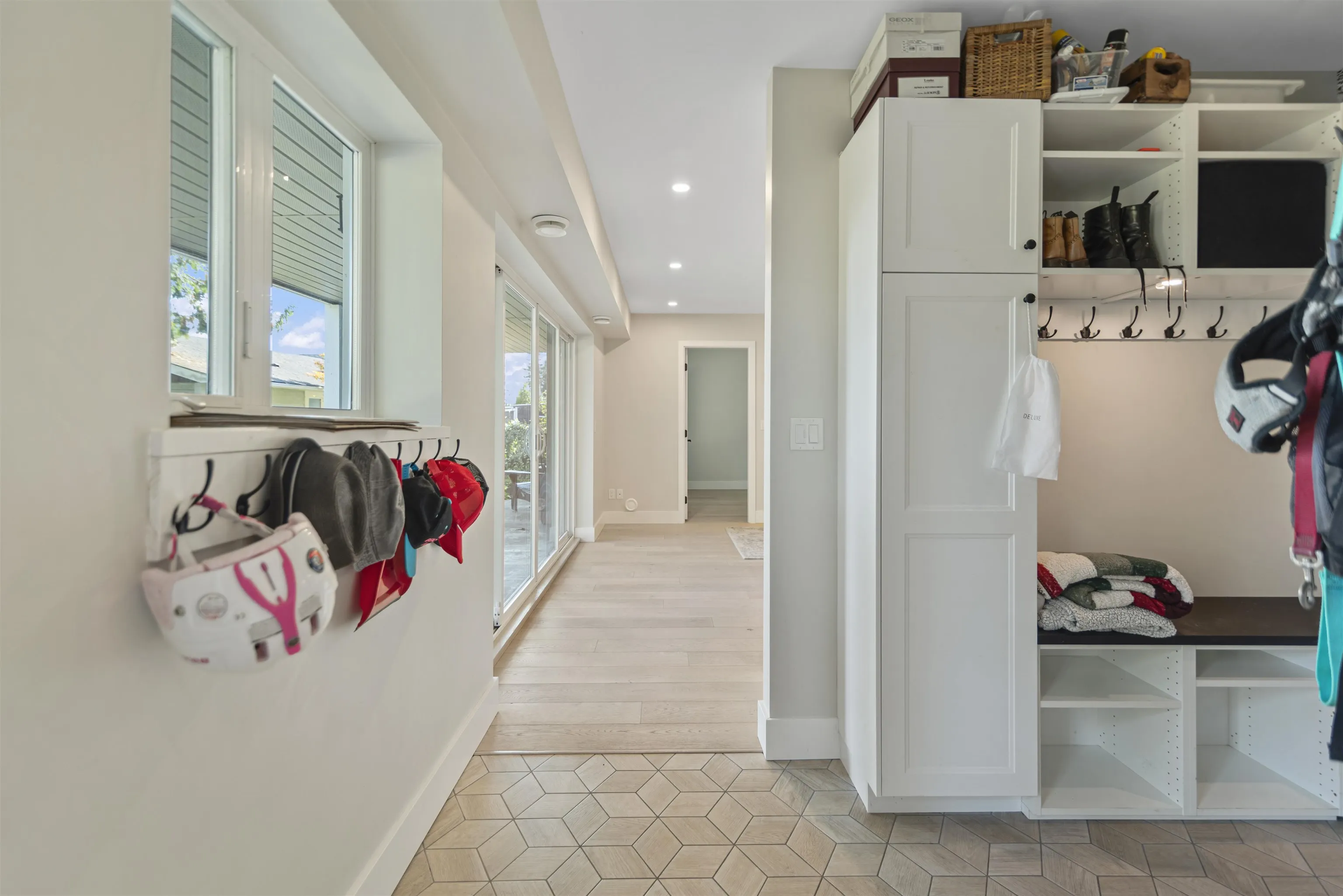 648 Gibsons Way