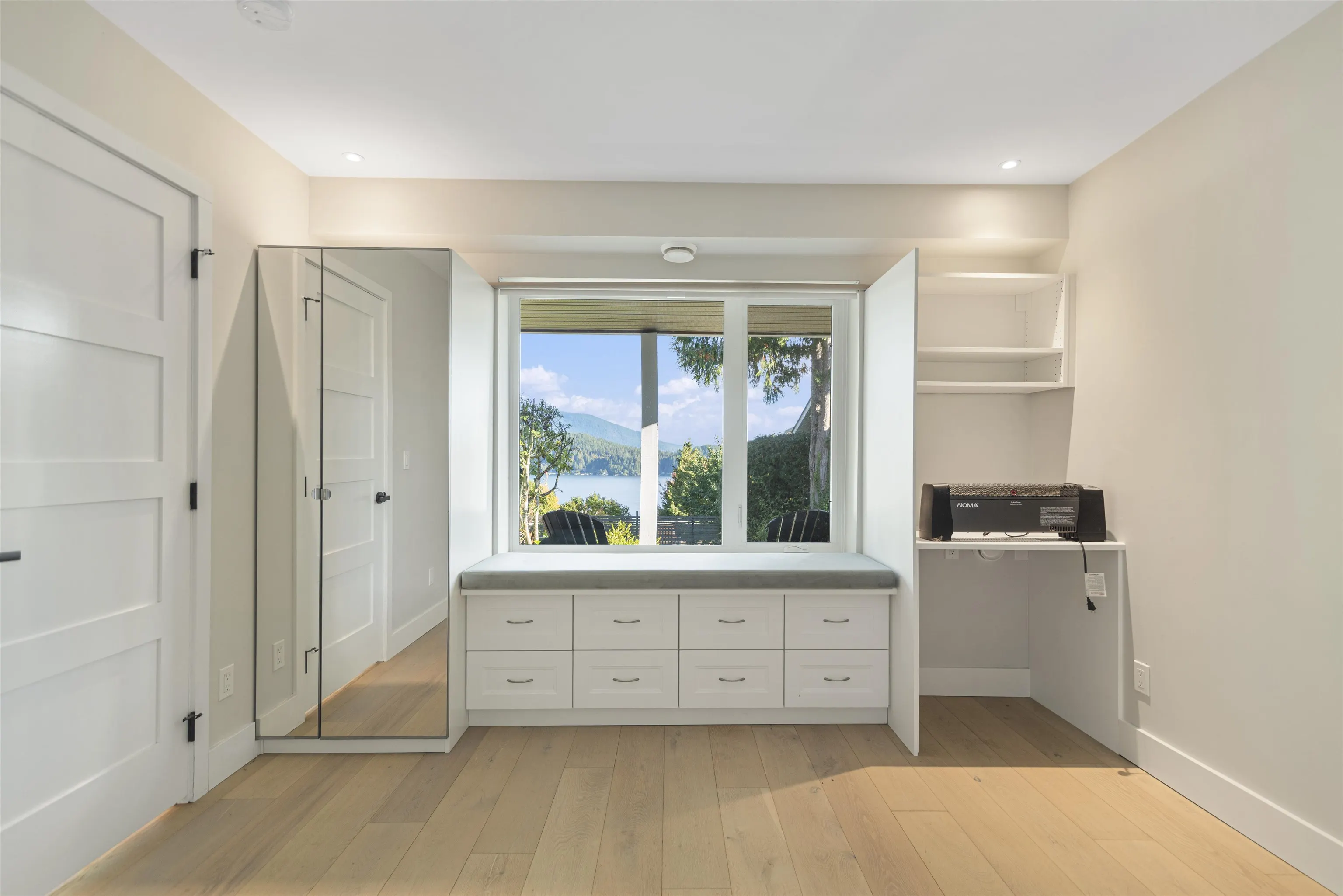 648 Gibsons Way