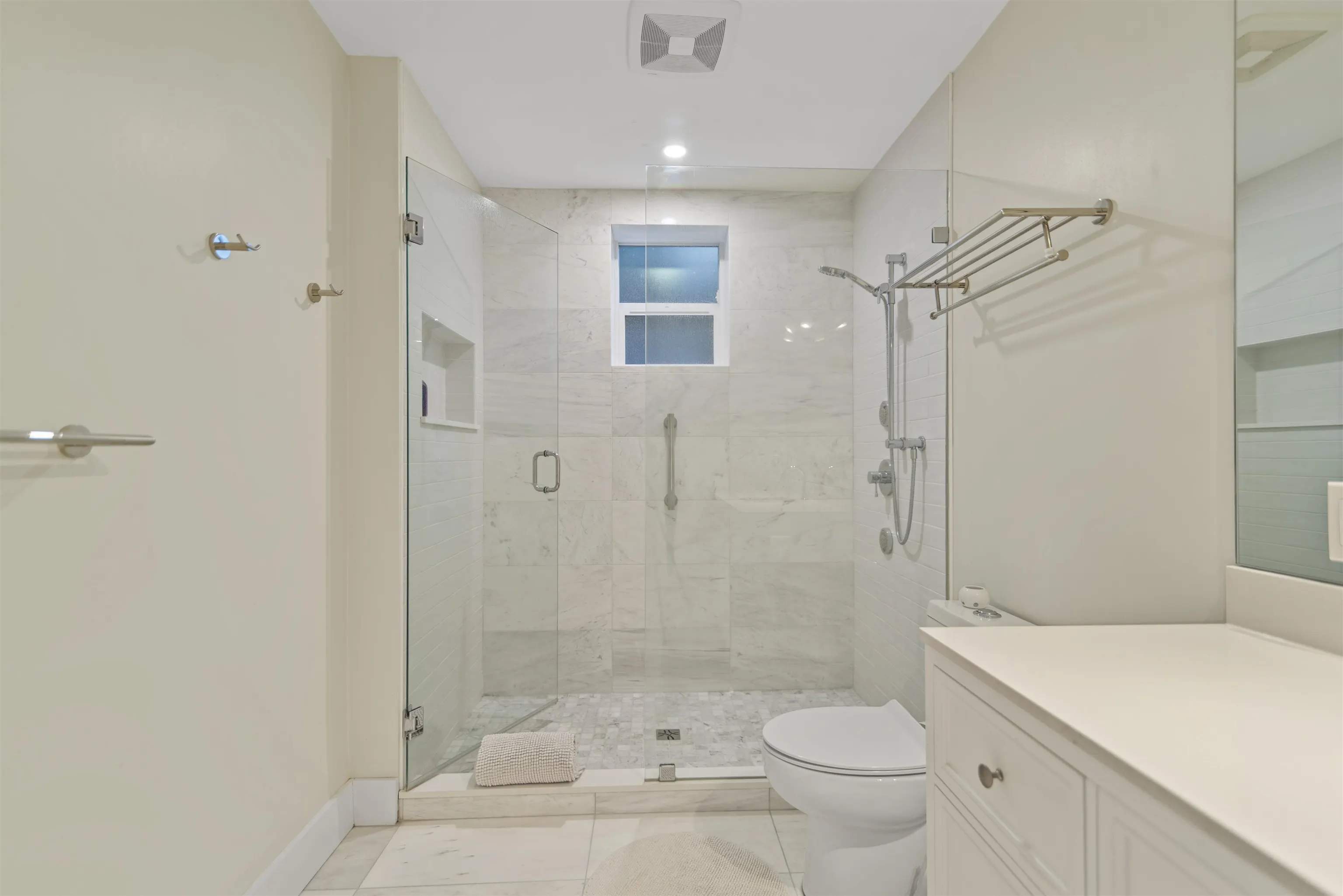 648 Gibsons Way