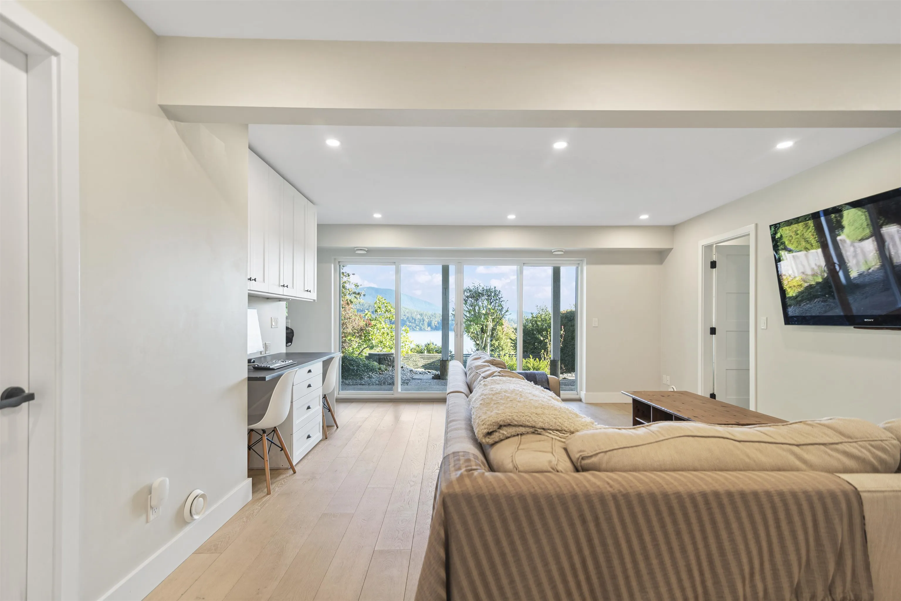 648 Gibsons Way