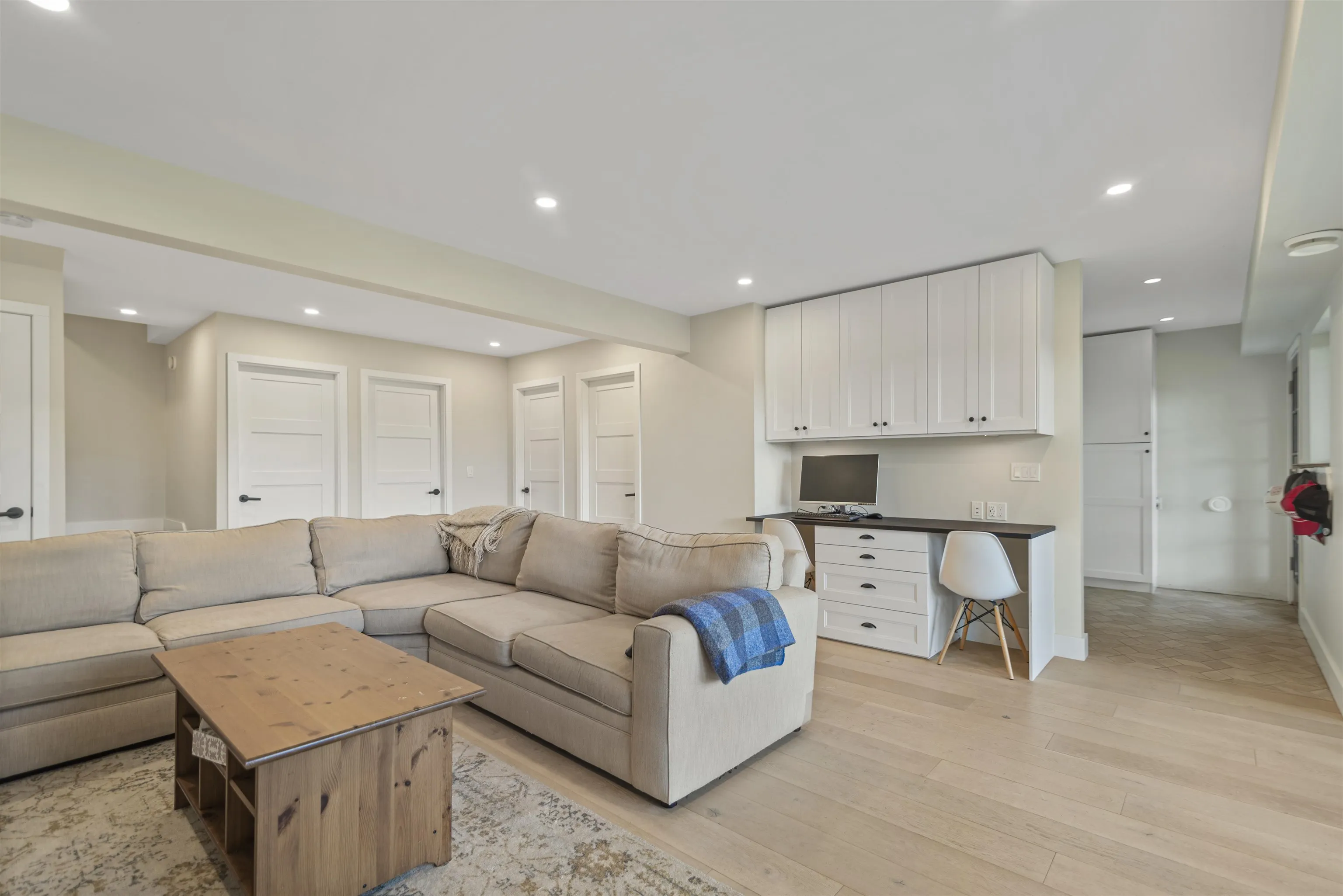 648 Gibsons Way