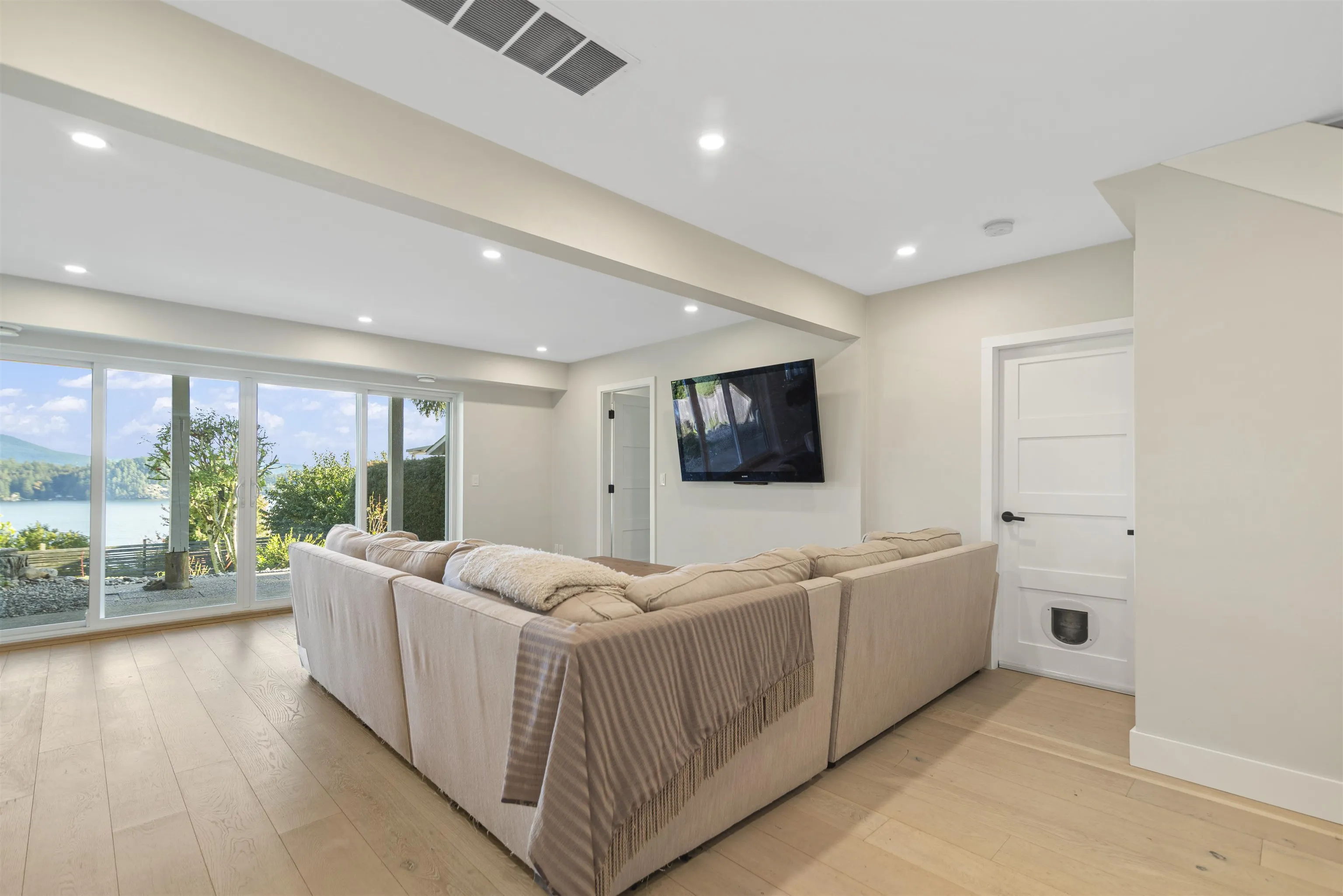 648 Gibsons Way