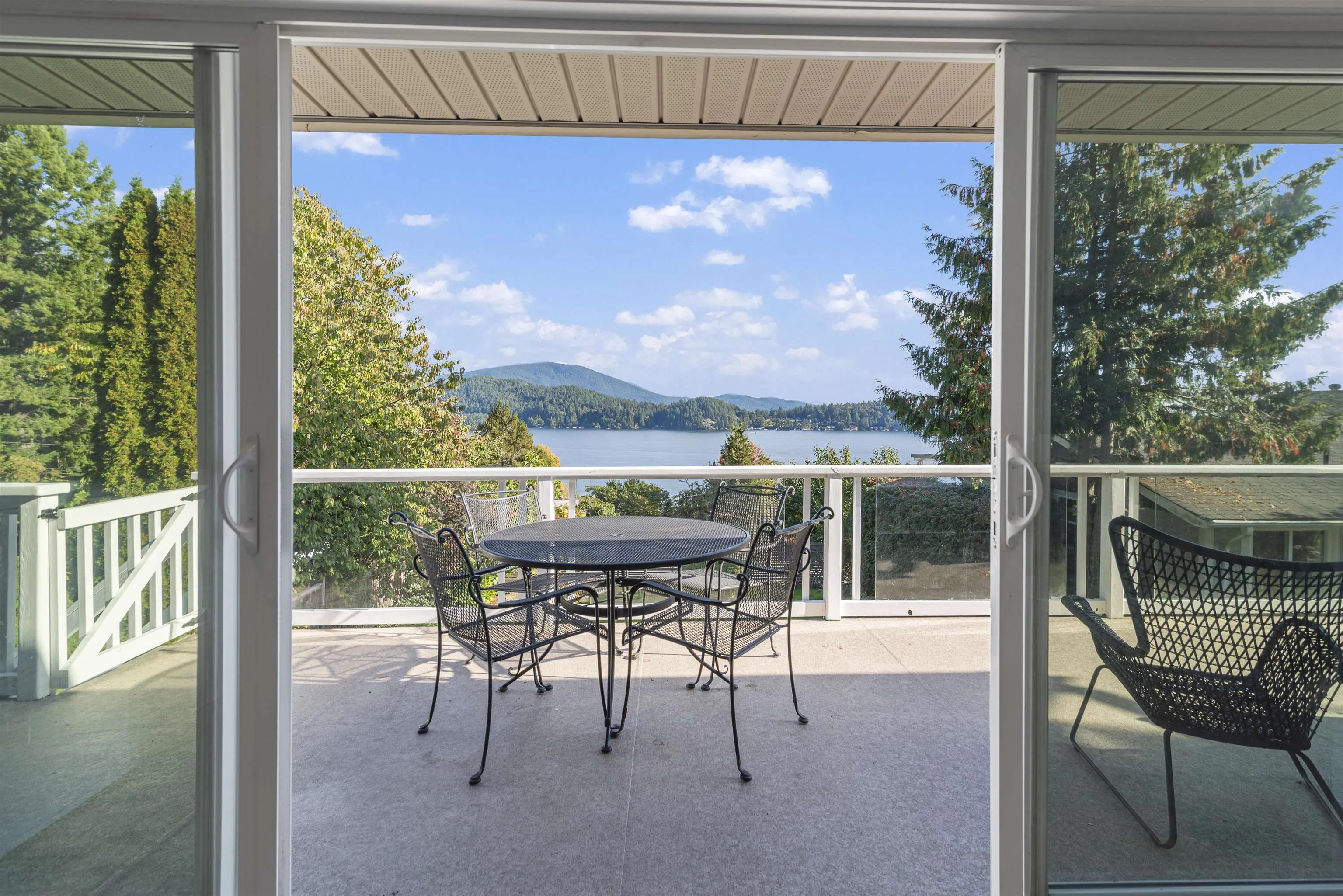 648 Gibsons Way