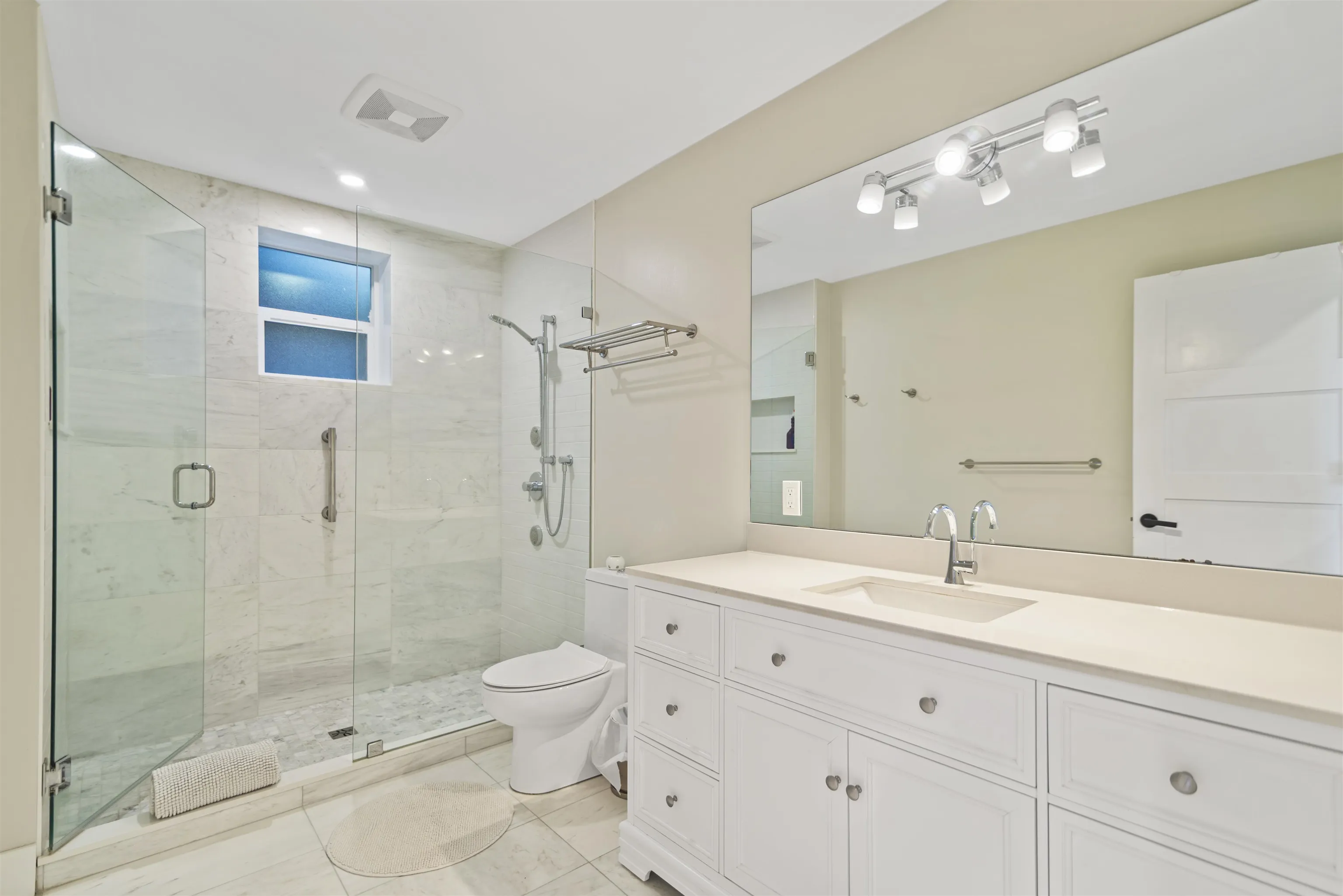 648 Gibsons Way