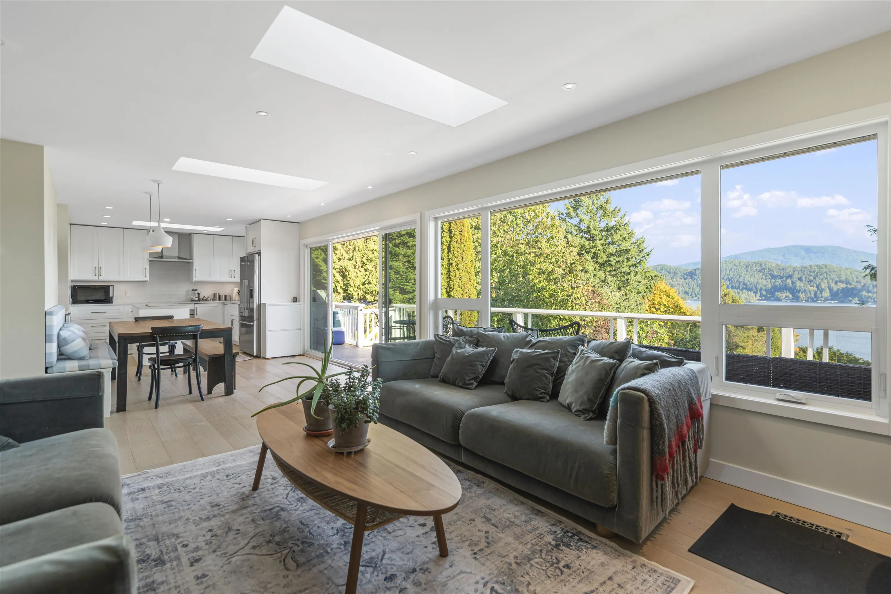 648 Gibsons Way