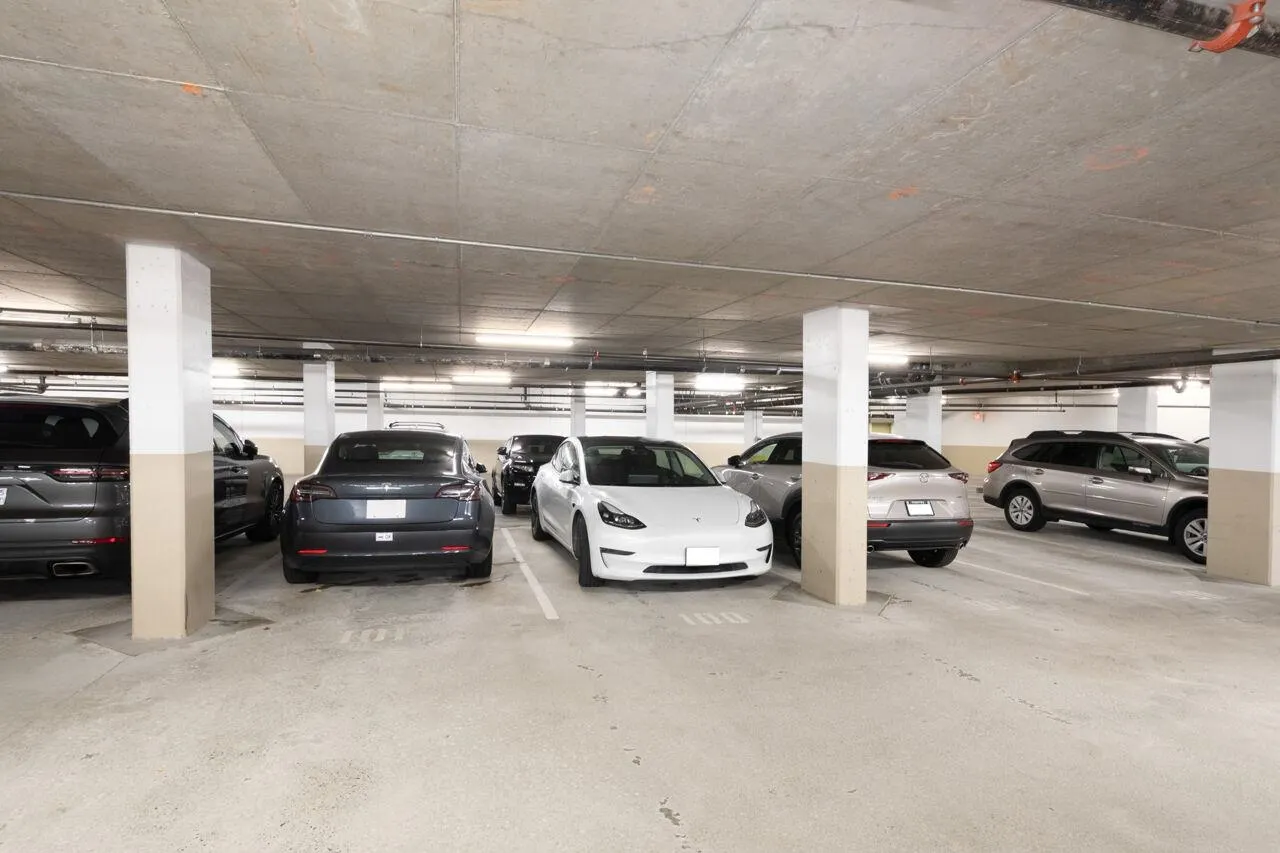 308 683 W Victoria Park