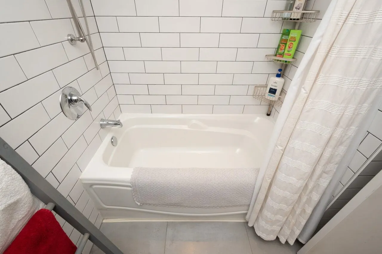 308 683 W Victoria Park