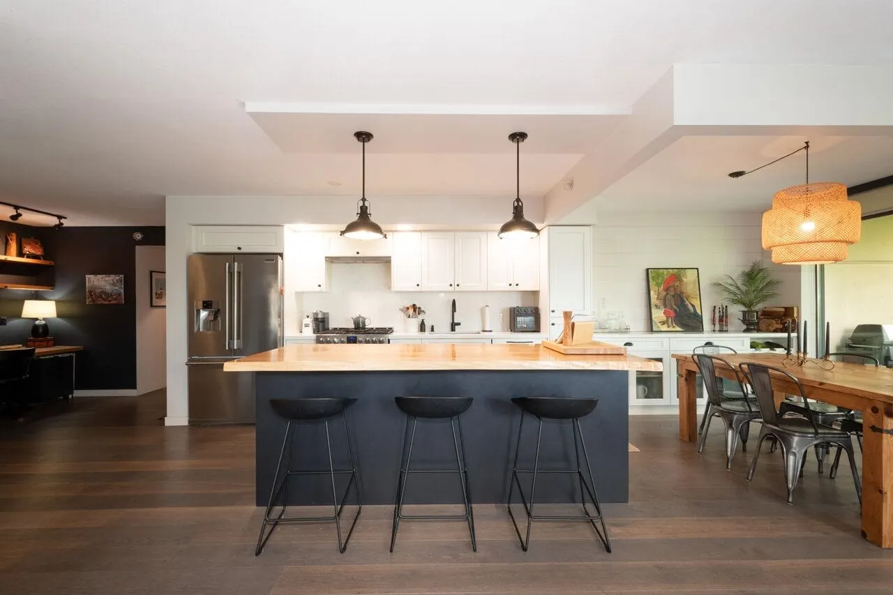 308 683 W Victoria Park