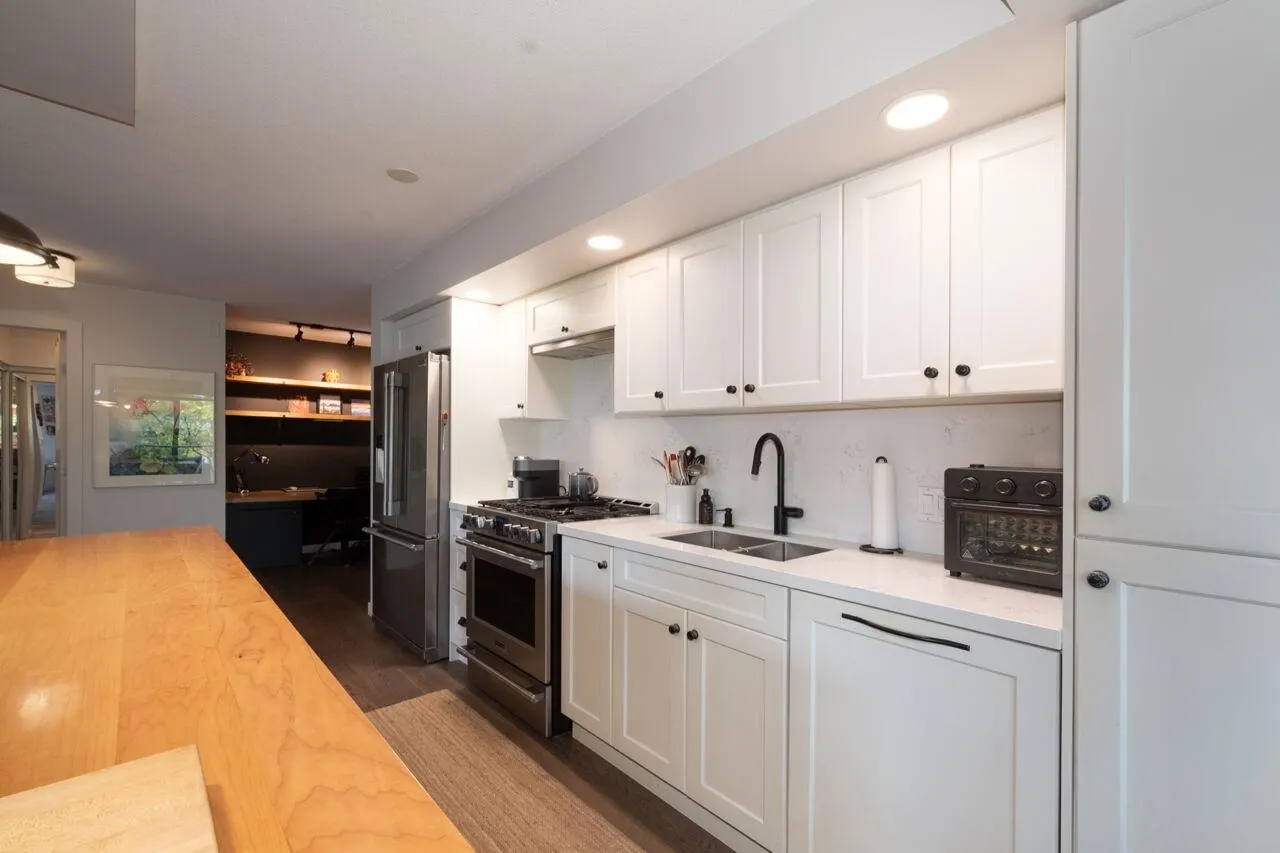 308 683 W Victoria Park