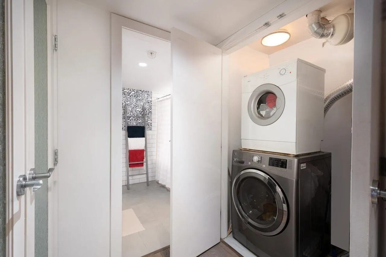 308 683 W Victoria Park