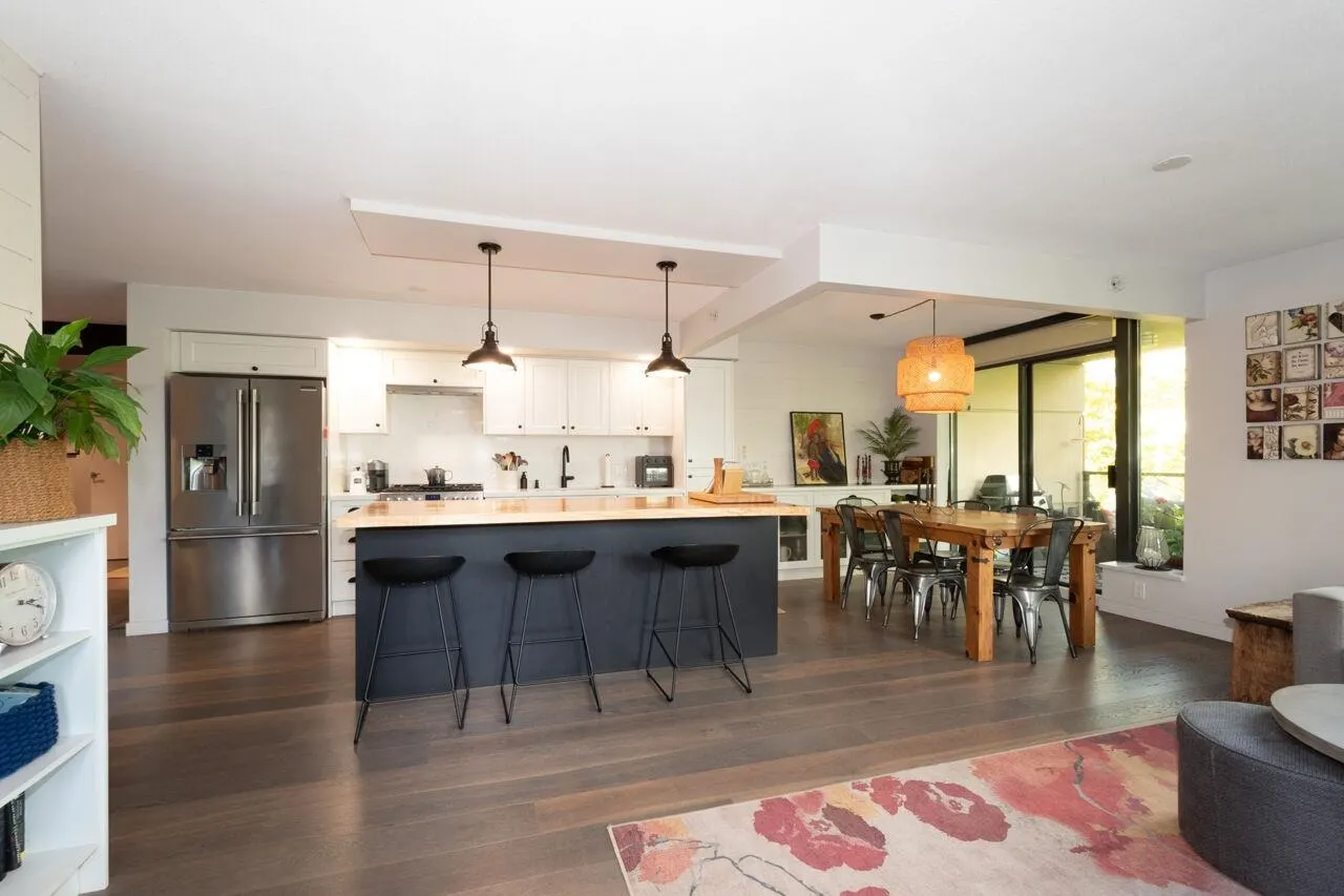 308 683 W Victoria Park