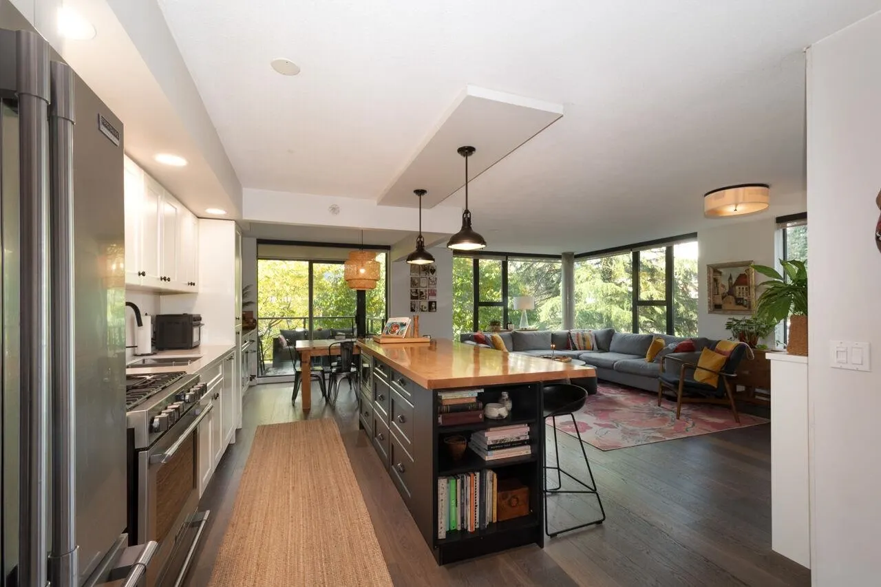 308 683 W Victoria Park