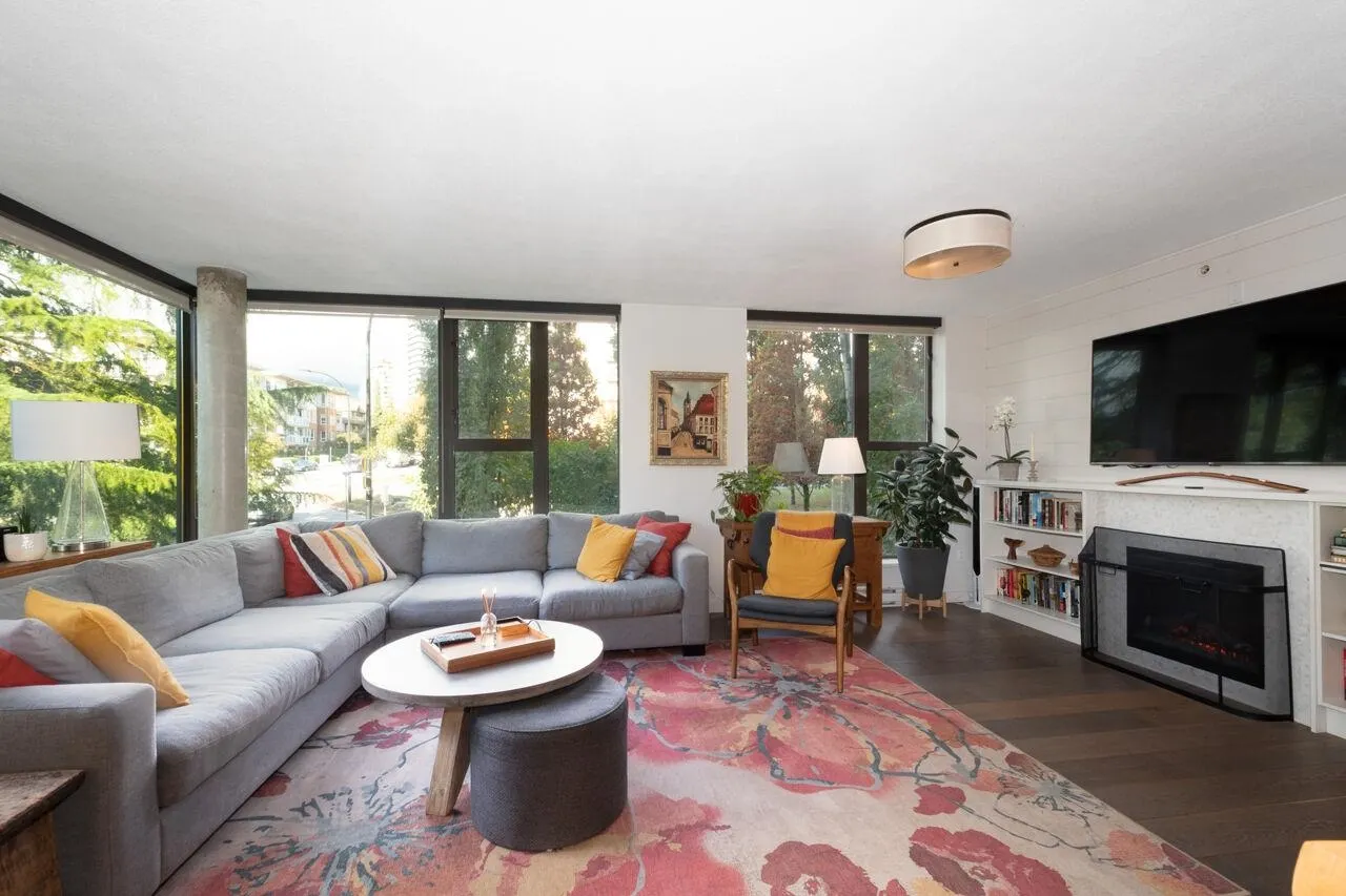 308 683 W Victoria Park