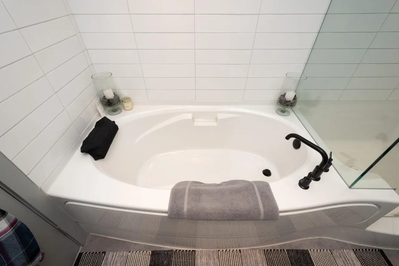 308 683 W Victoria Park