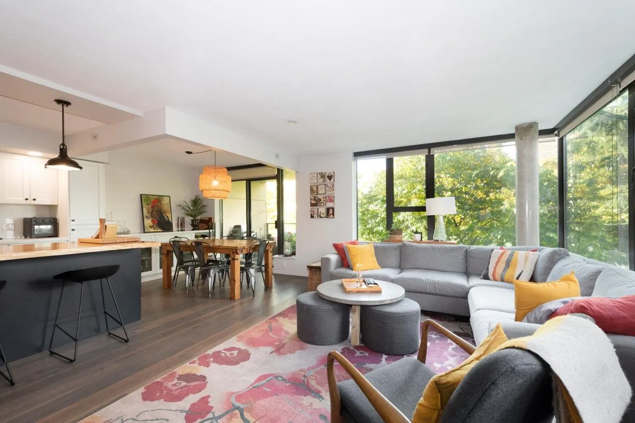 308 683 W Victoria Park