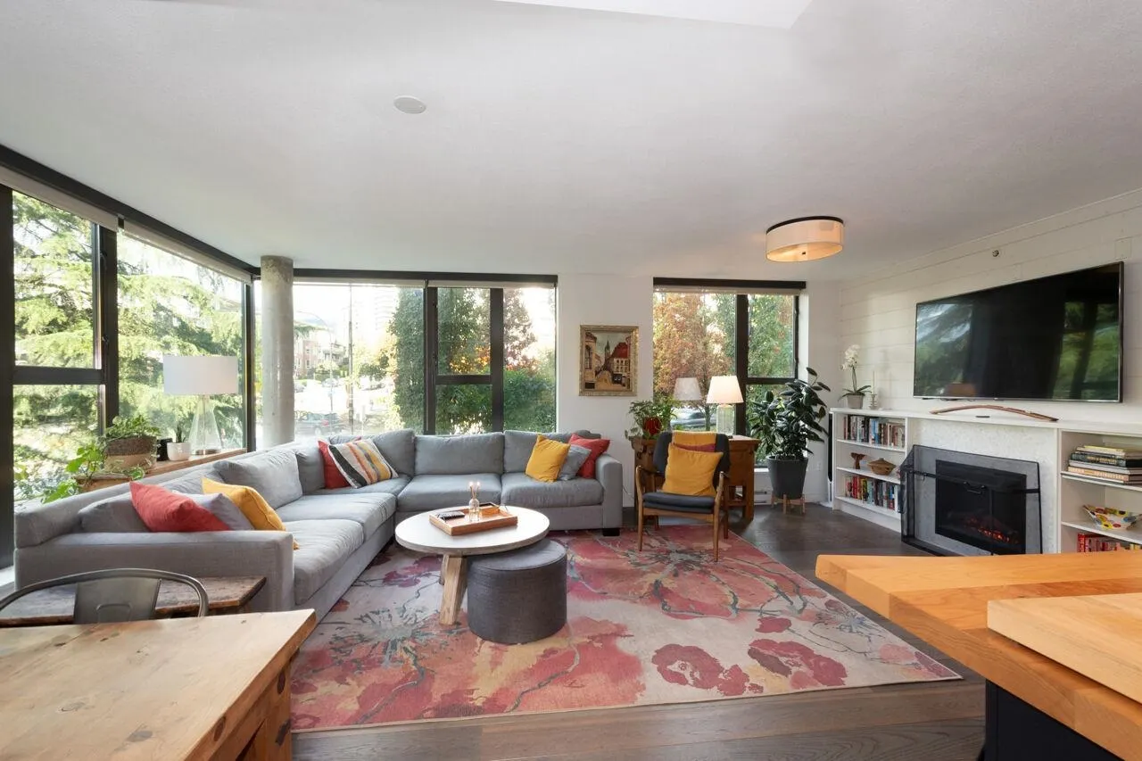 308 683 W Victoria Park