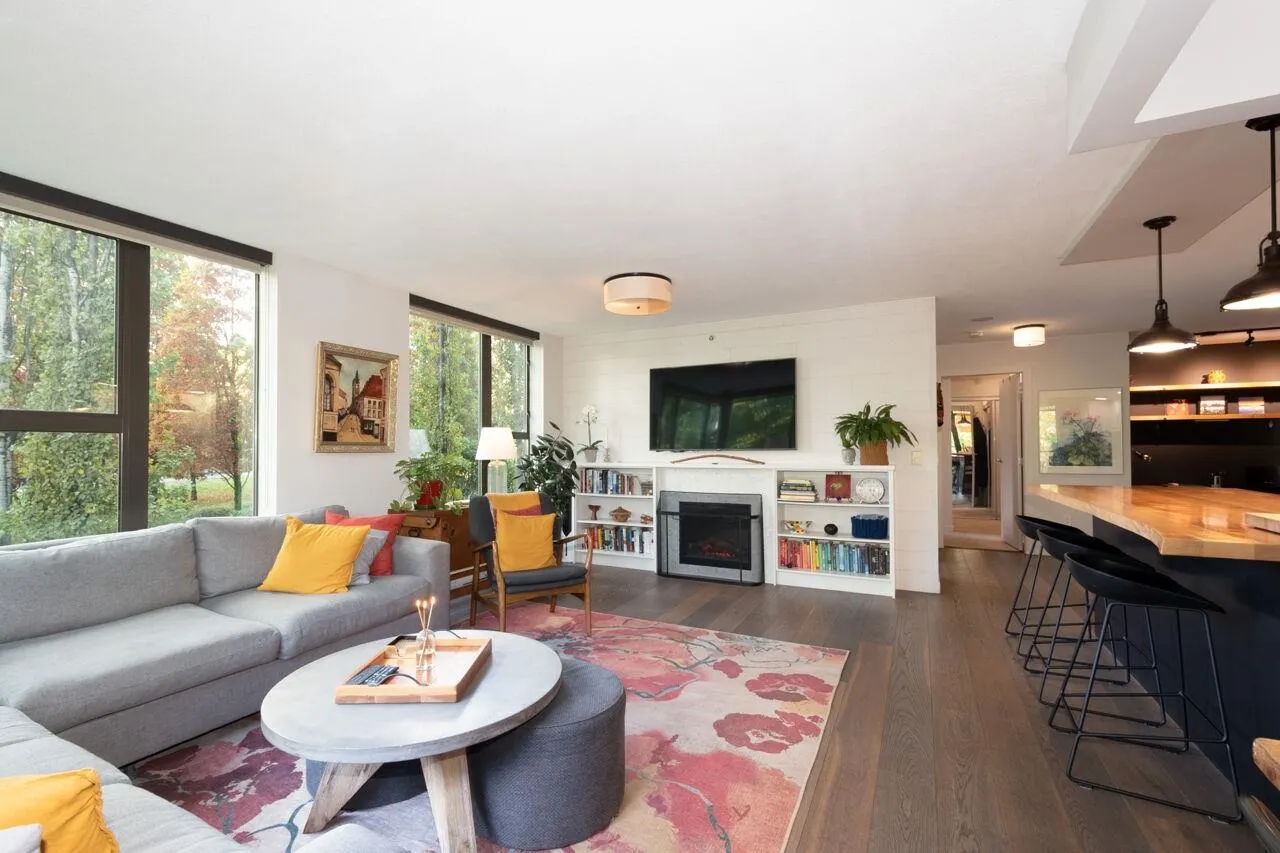 308 683 W Victoria Park