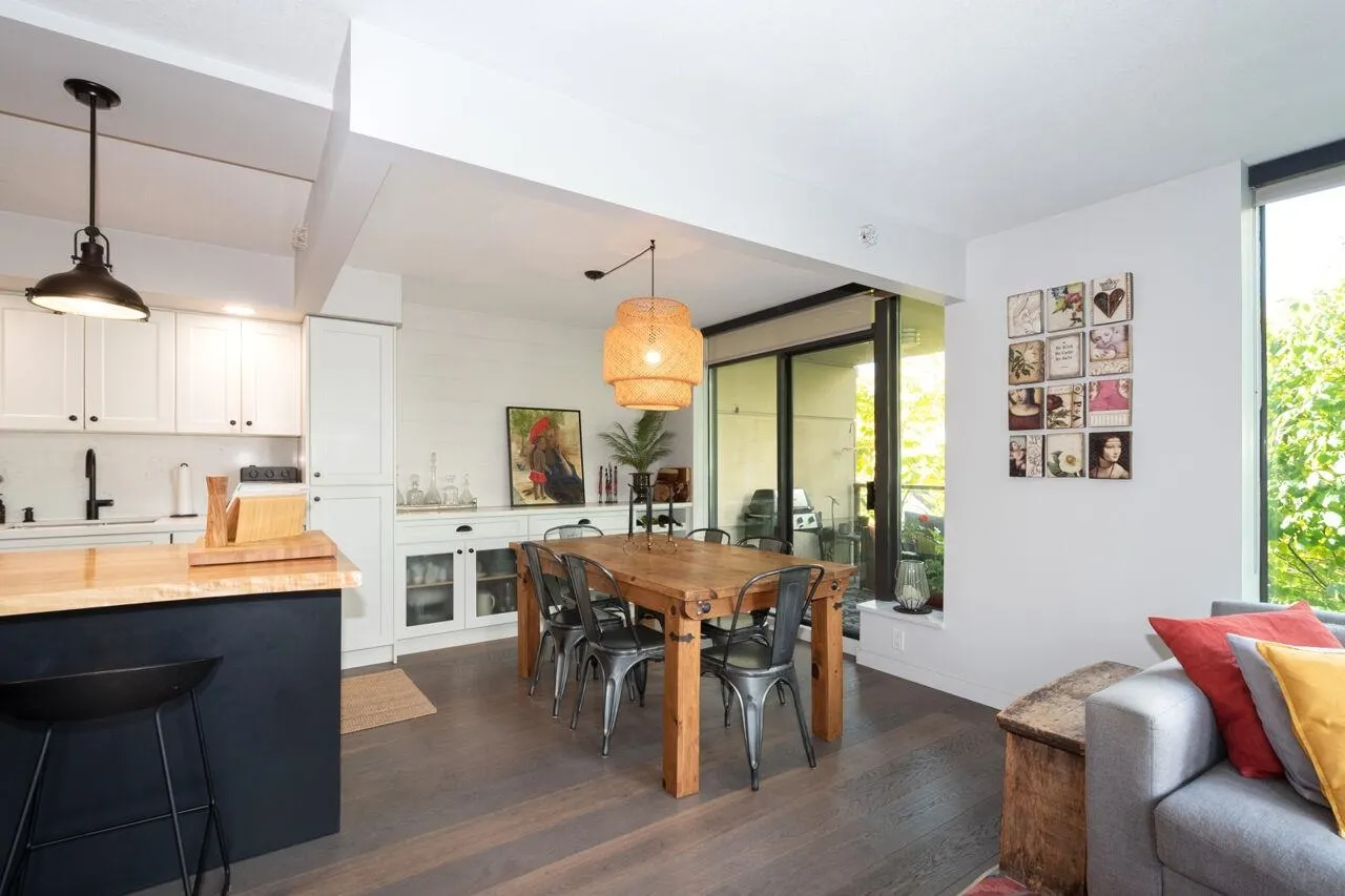 308 683 W Victoria Park